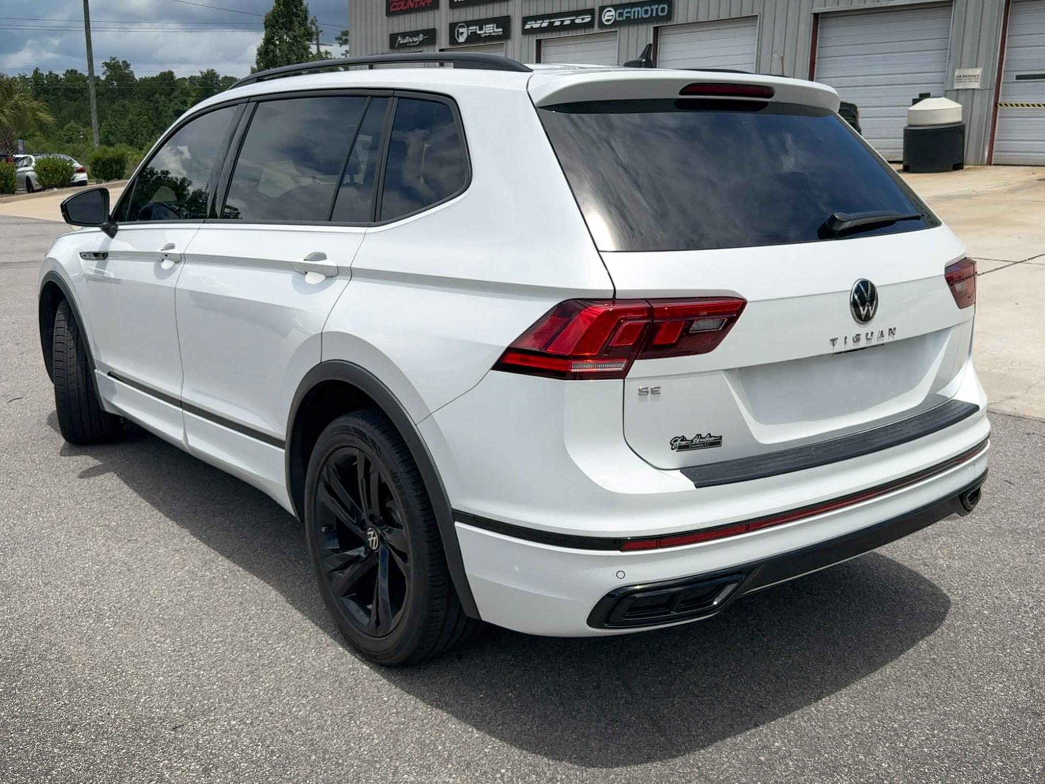 Volkswagen Tiguan 2.0T SE R-Line Black FWD 2023