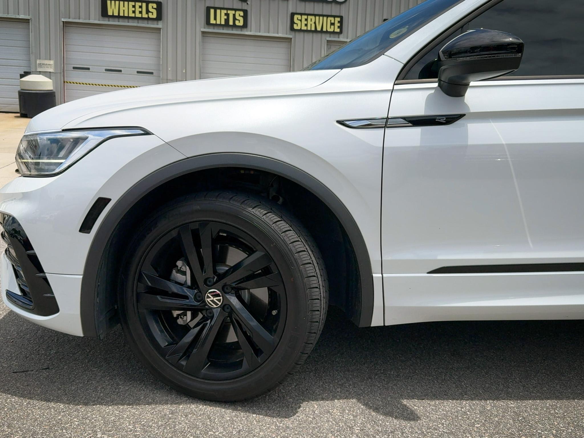 Volkswagen Tiguan 2.0T SE R-Line Black FWD 2023