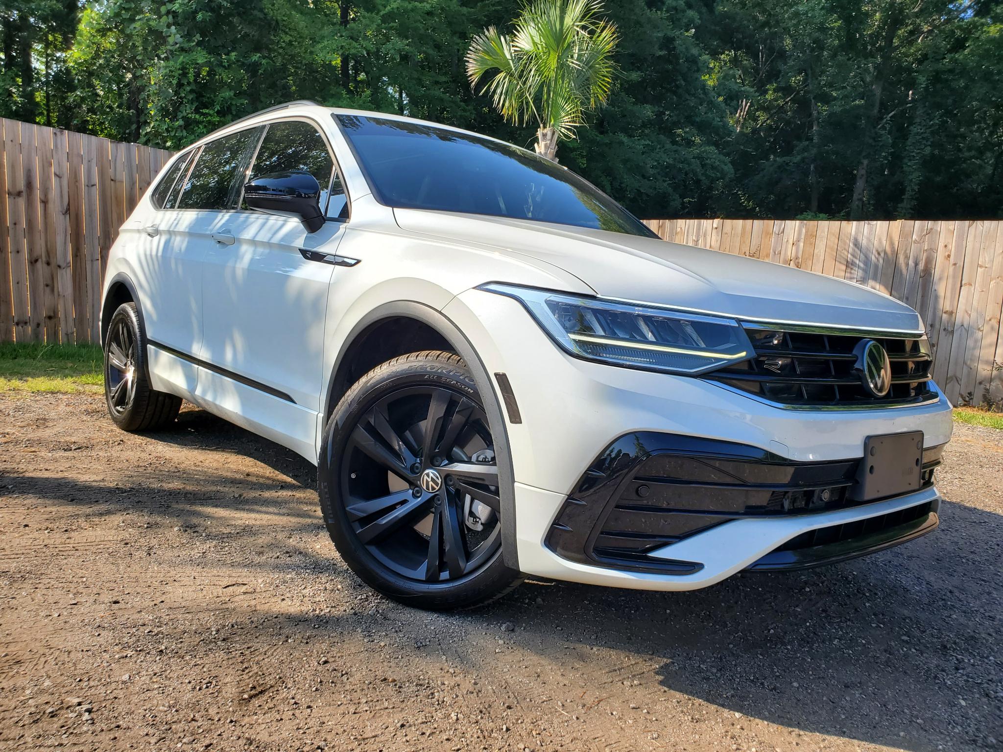 Volkswagen Tiguan 2.0T SE R-Line Black FWD 2023