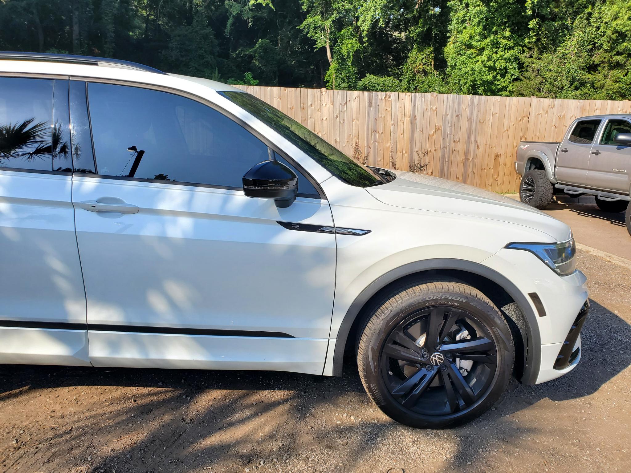 Volkswagen Tiguan 2.0T SE R-Line Black FWD 2023