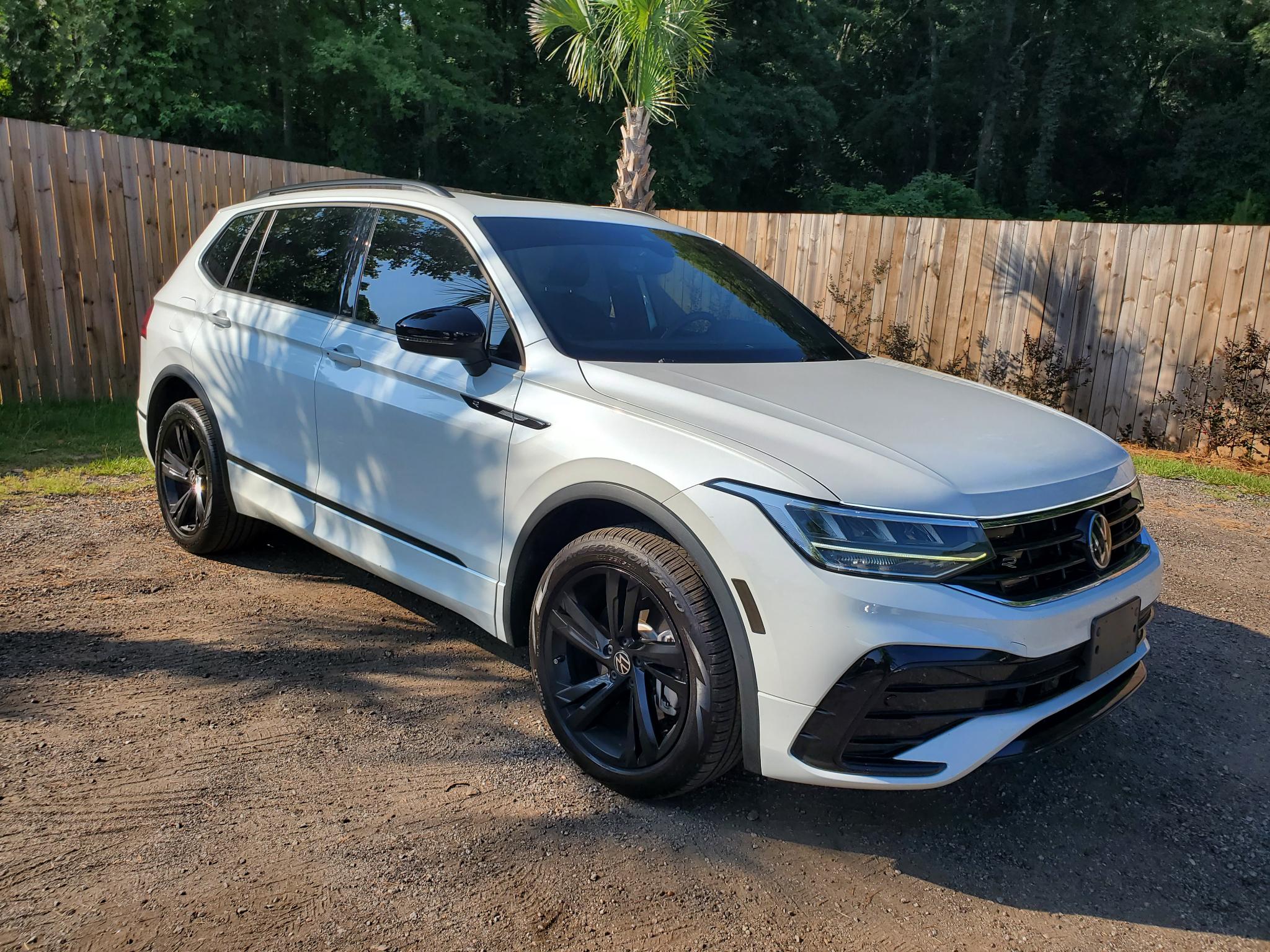 Volkswagen Tiguan 2.0T SE R-Line Black FWD 2023