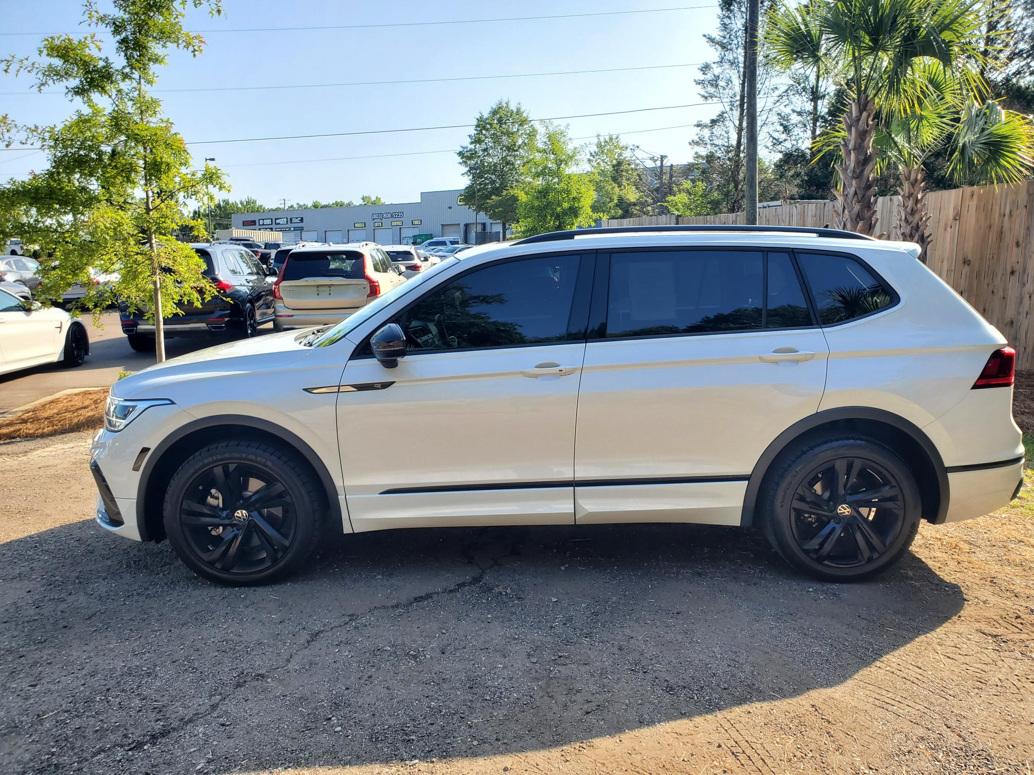 Volkswagen Tiguan 2.0T SE R-Line Black FWD 2023