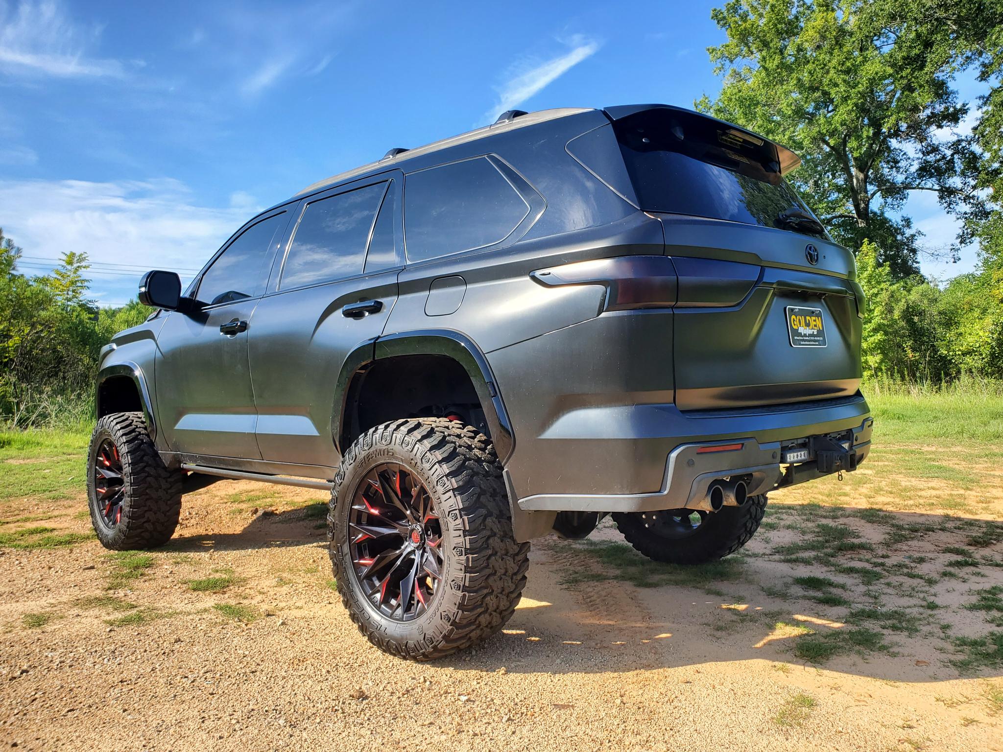 Toyota Sequoia  2023