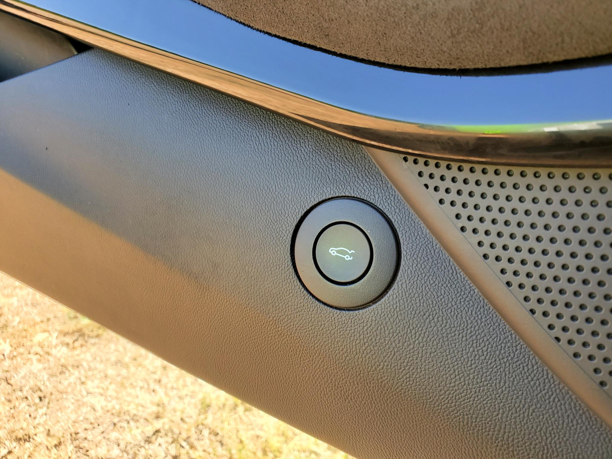 Chevrolet Camaro 2dr Cpe 1SS 2018
