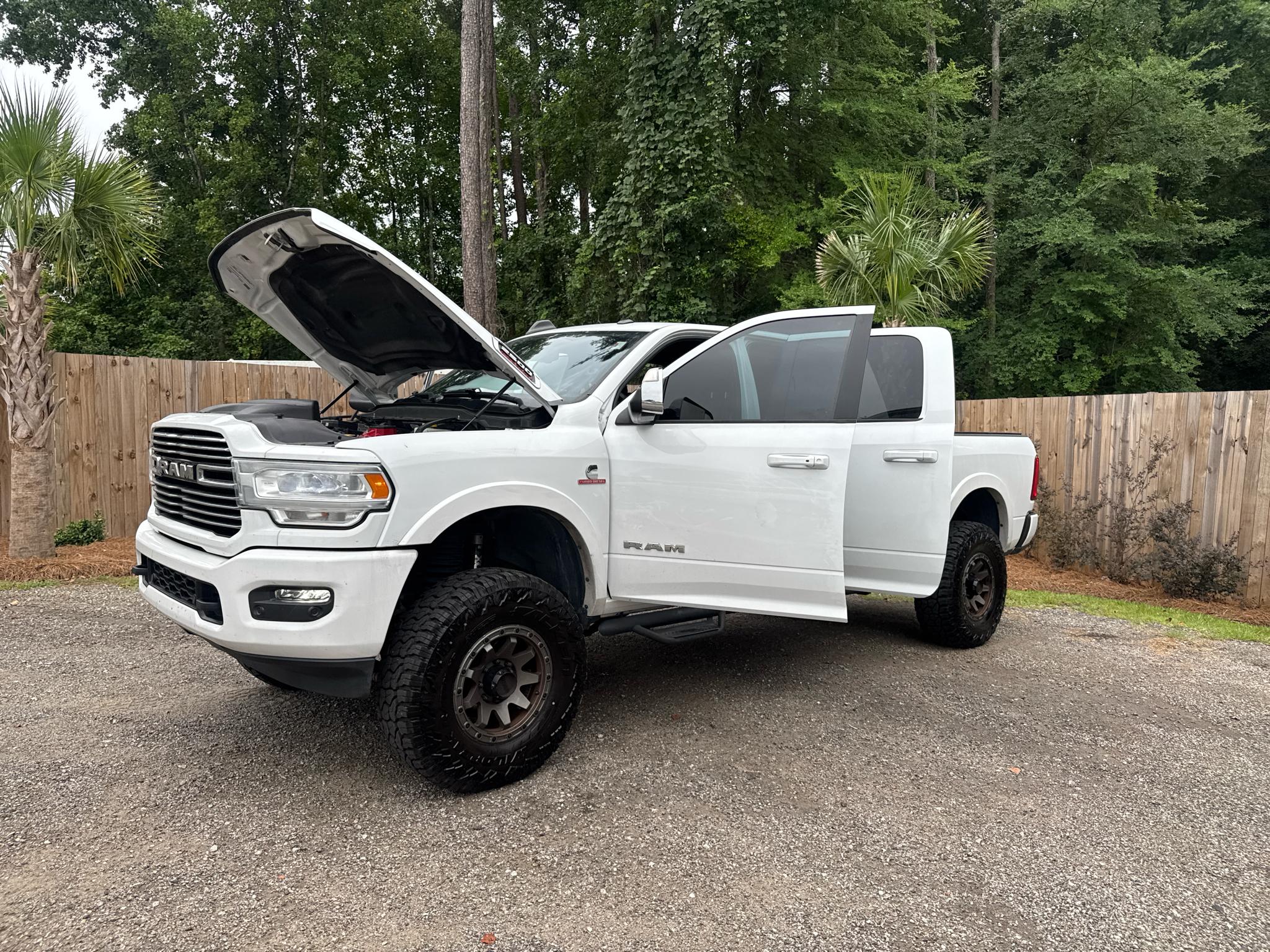 RAM 2500 Laramie 4x4 Mega Cab 6'4" Box 2021