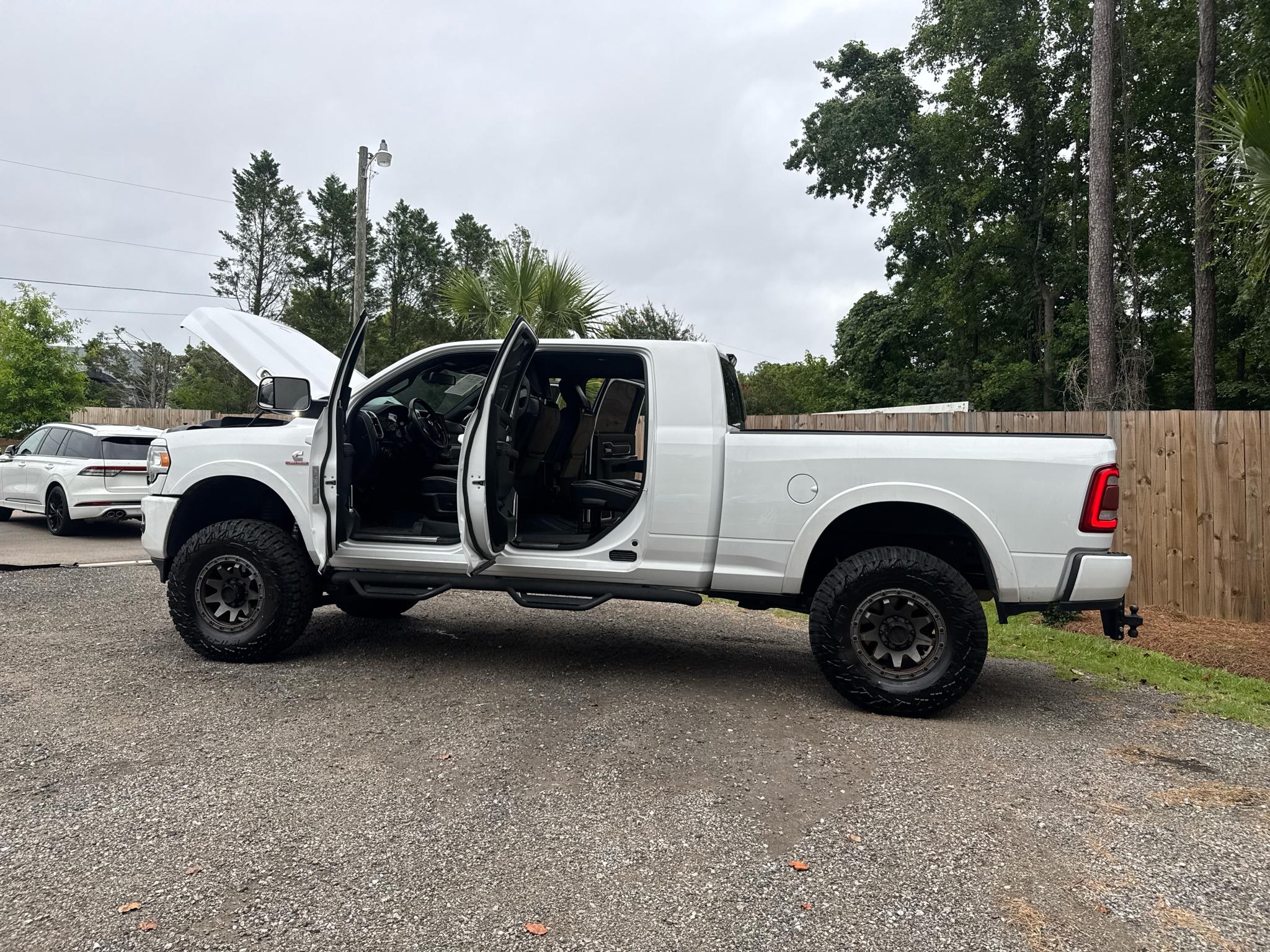 RAM 2500 Laramie 4x4 Mega Cab 6'4" Box 2021