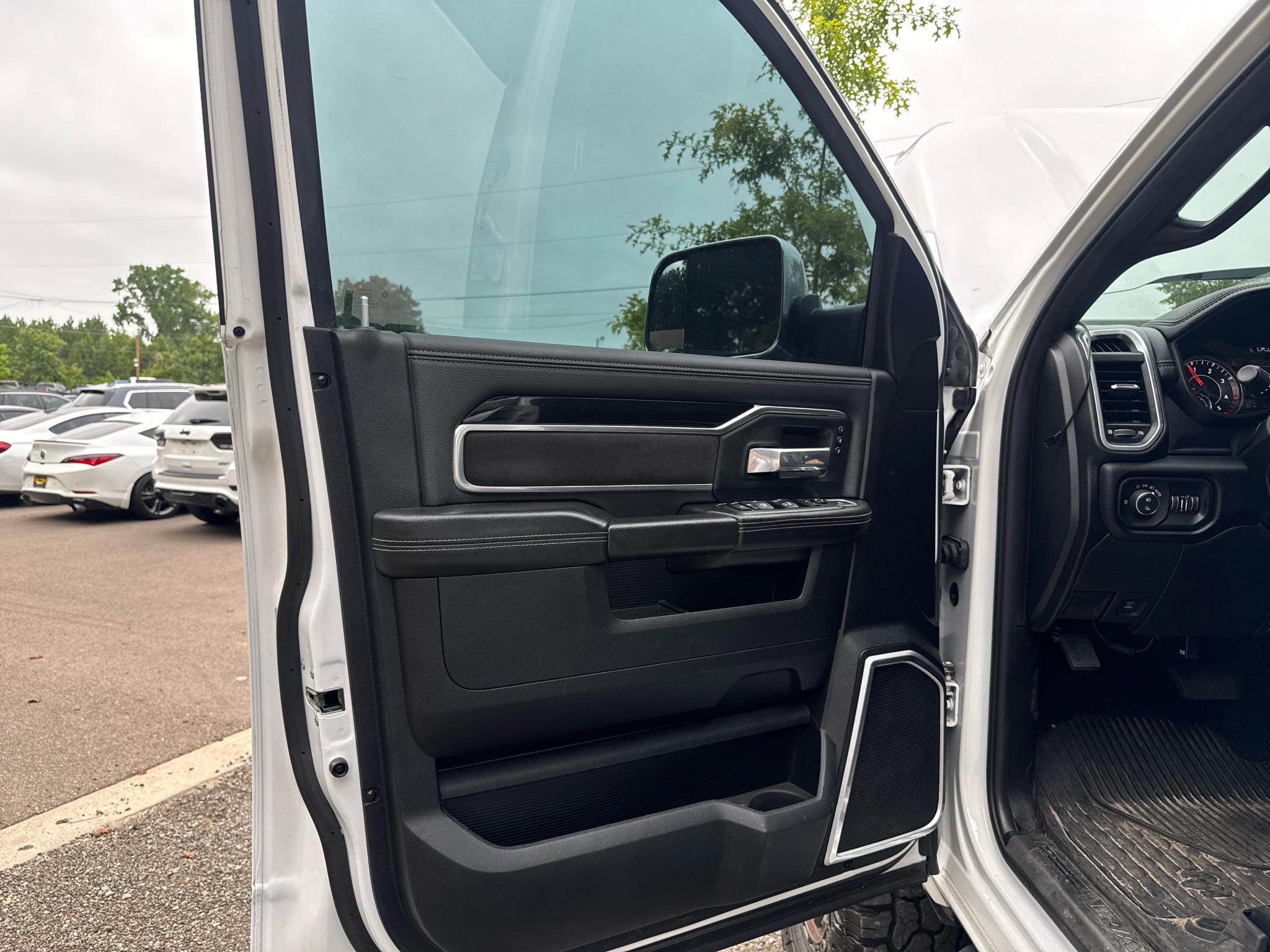 RAM 2500 Laramie 4x4 Mega Cab 6'4" Box 2021