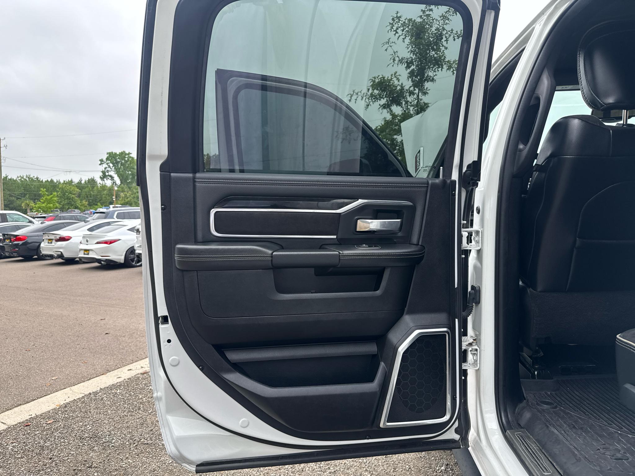 RAM 2500 Laramie 4x4 Mega Cab 6'4" Box 2021