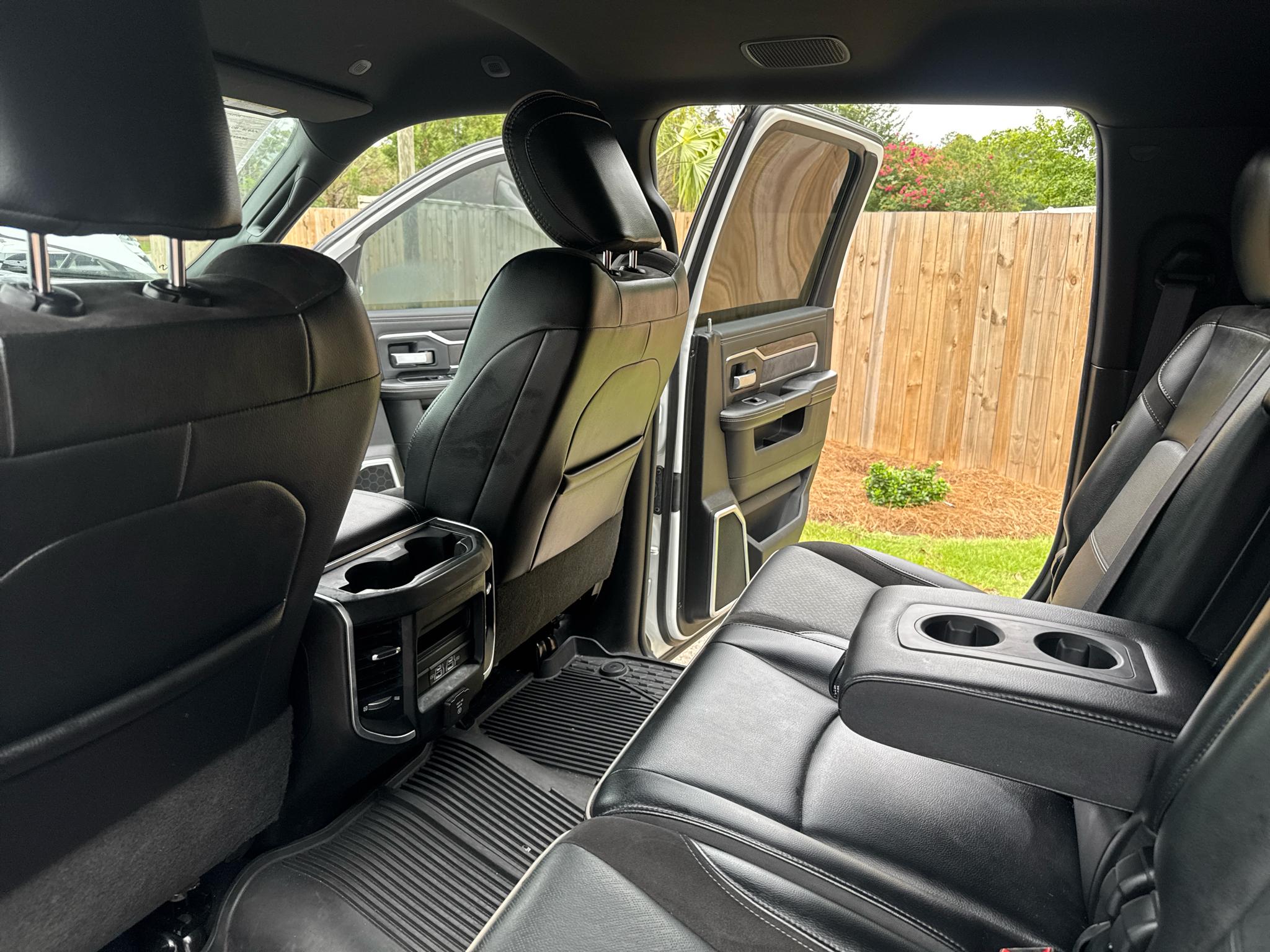 RAM 2500 Laramie 4x4 Mega Cab 6'4" Box 2021