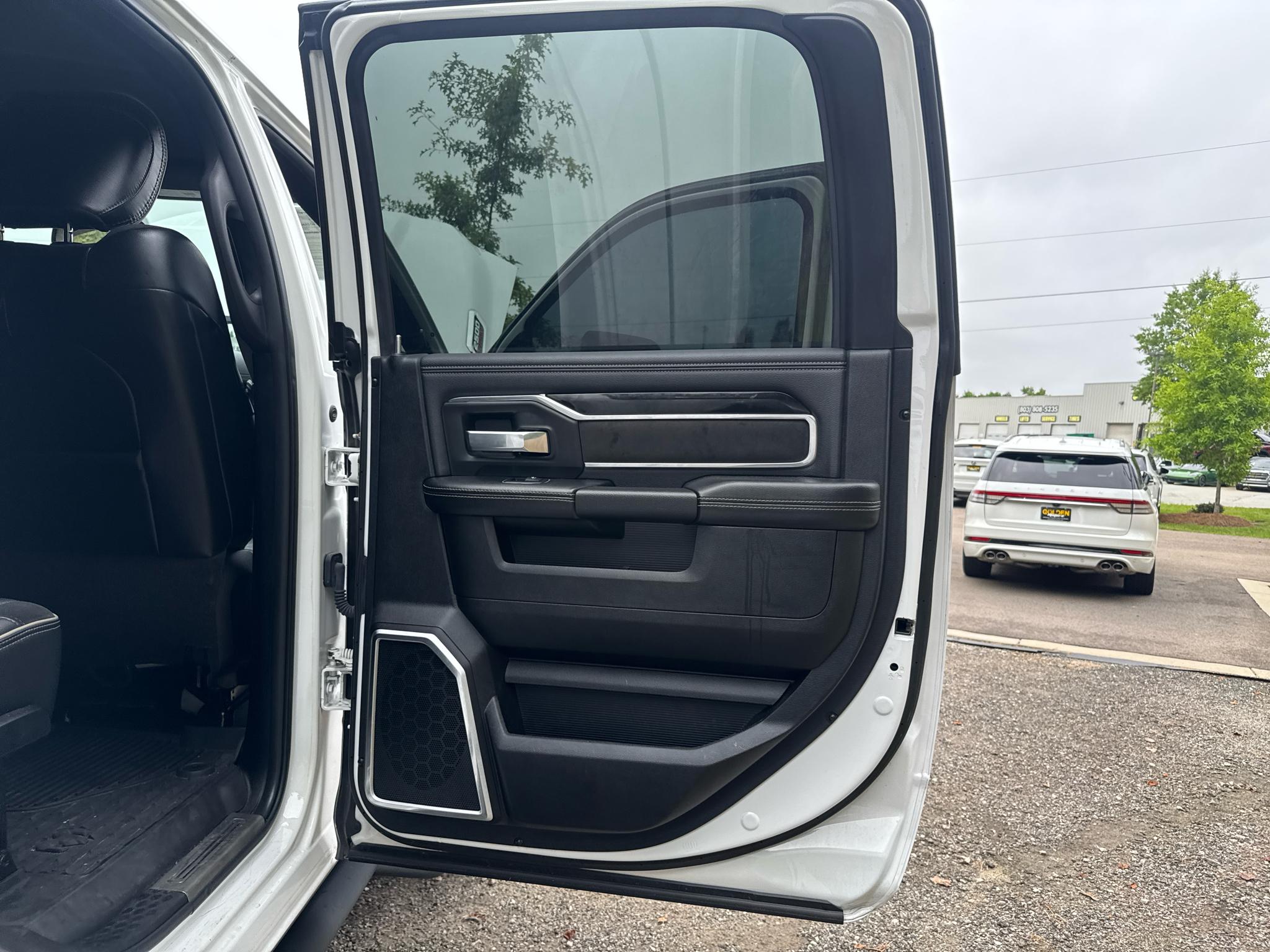 RAM 2500 Laramie 4x4 Mega Cab 6'4" Box 2021