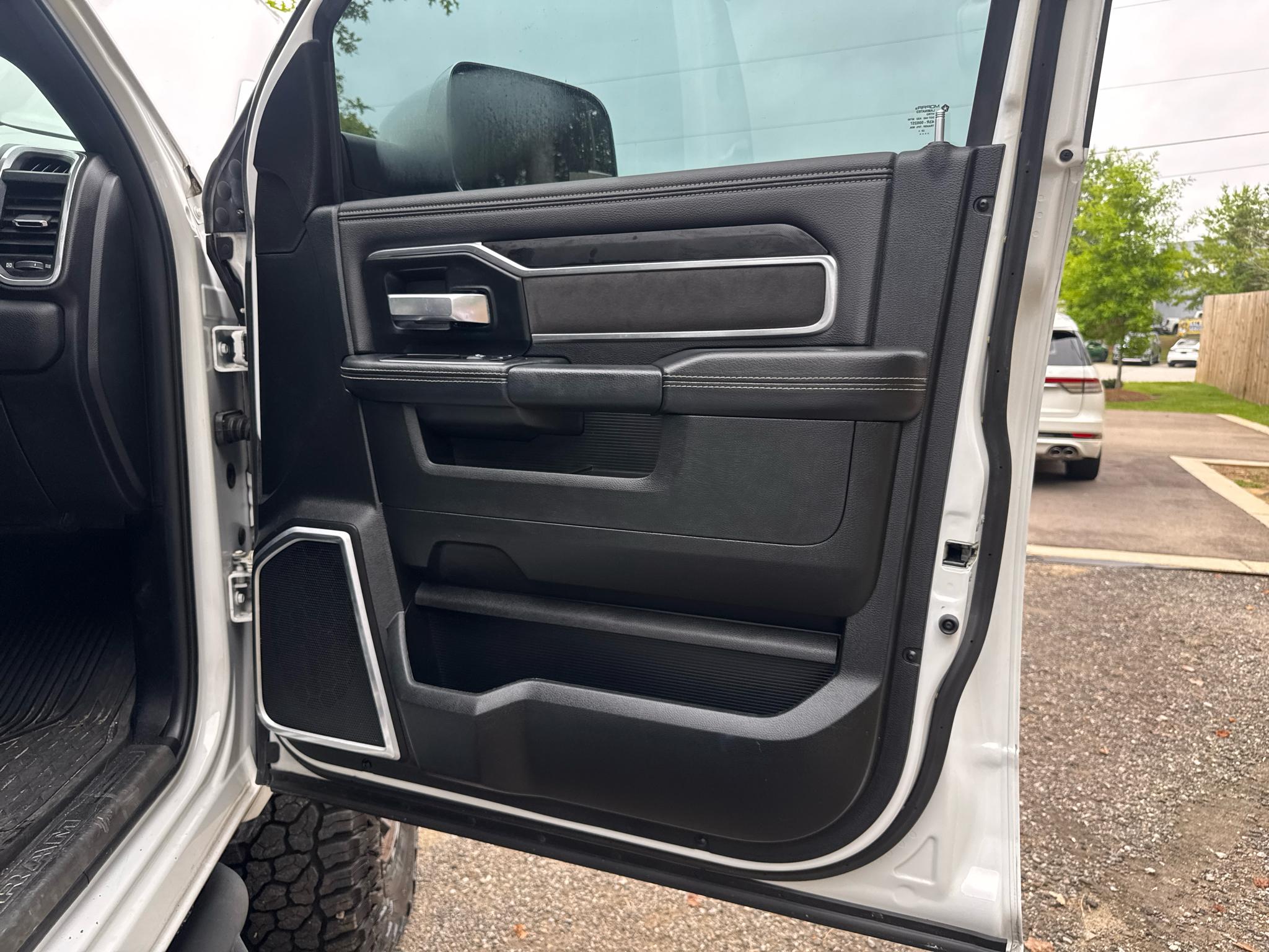 RAM 2500 Laramie 4x4 Mega Cab 6'4" Box 2021