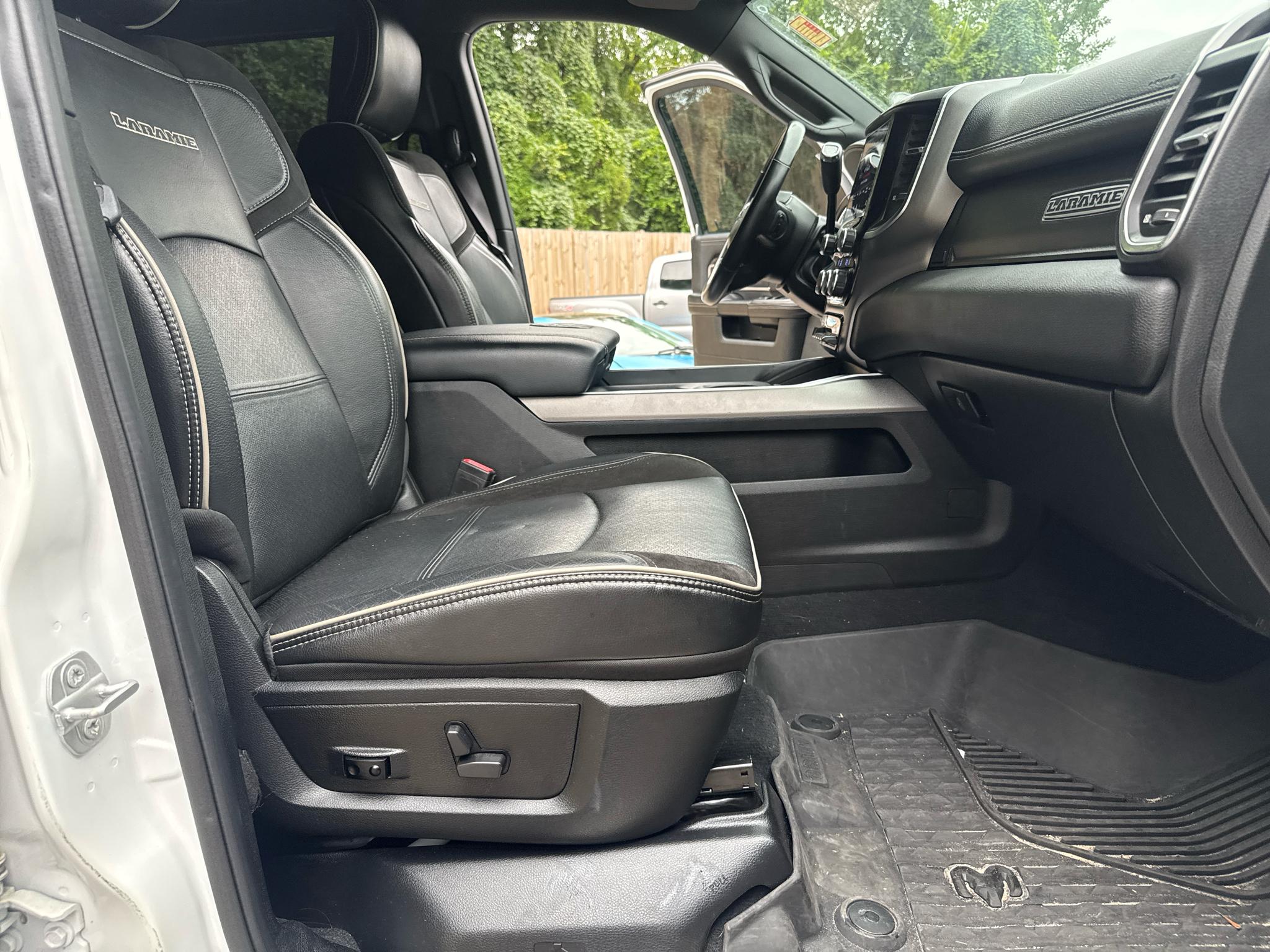 RAM 2500 Laramie 4x4 Mega Cab 6'4" Box 2021