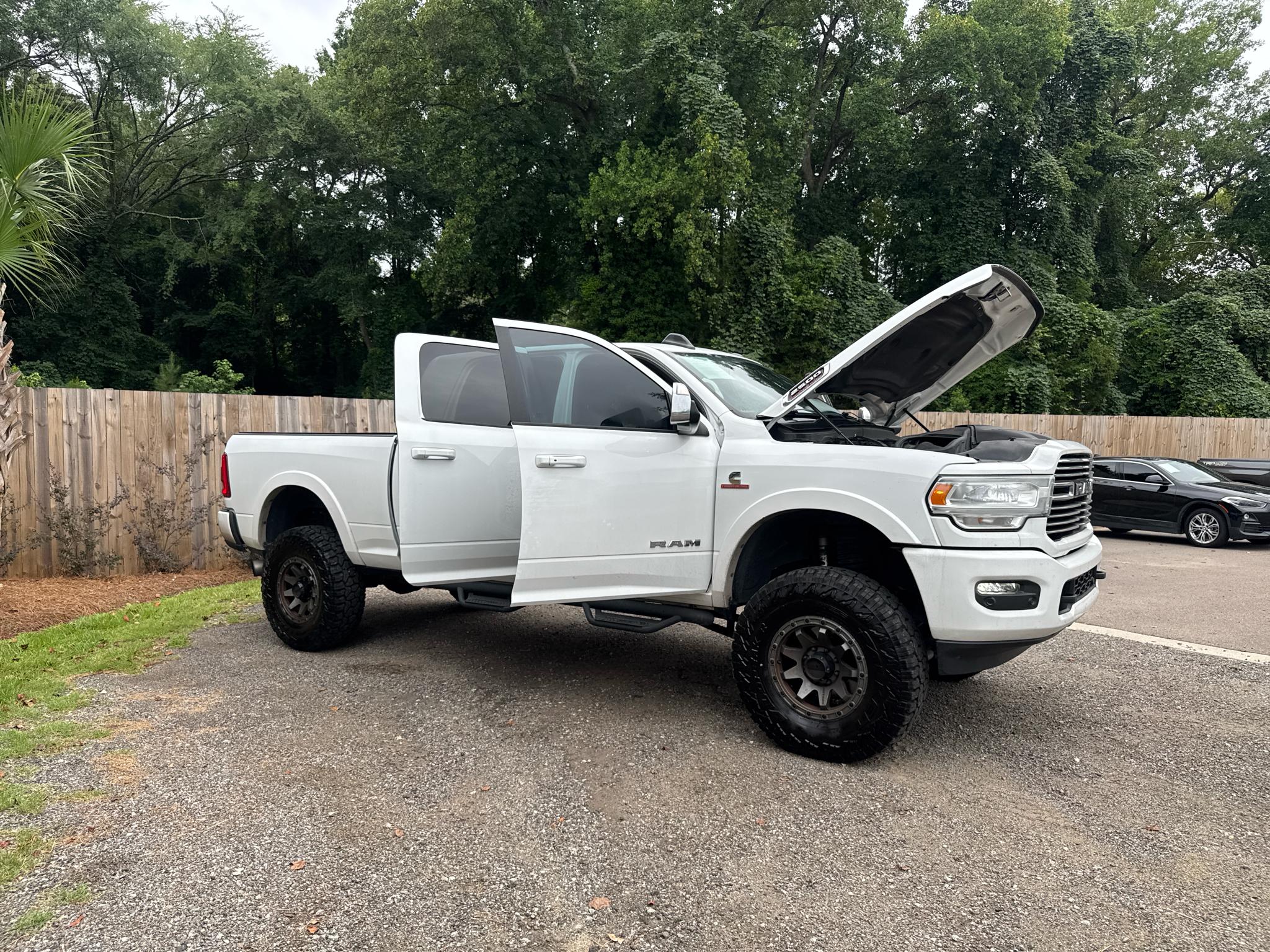 RAM 2500 Laramie 4x4 Mega Cab 6'4" Box 2021