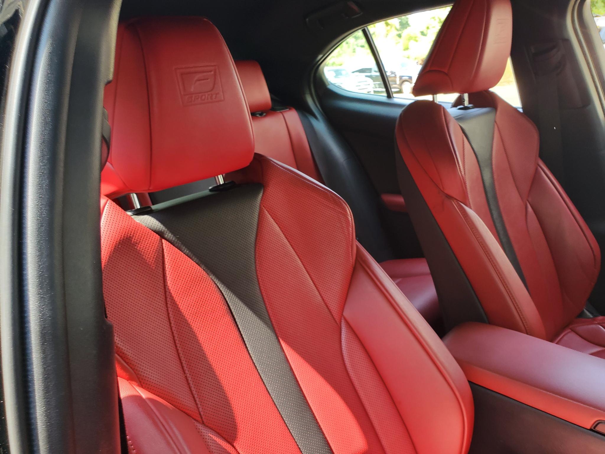 Lexus UX  2019