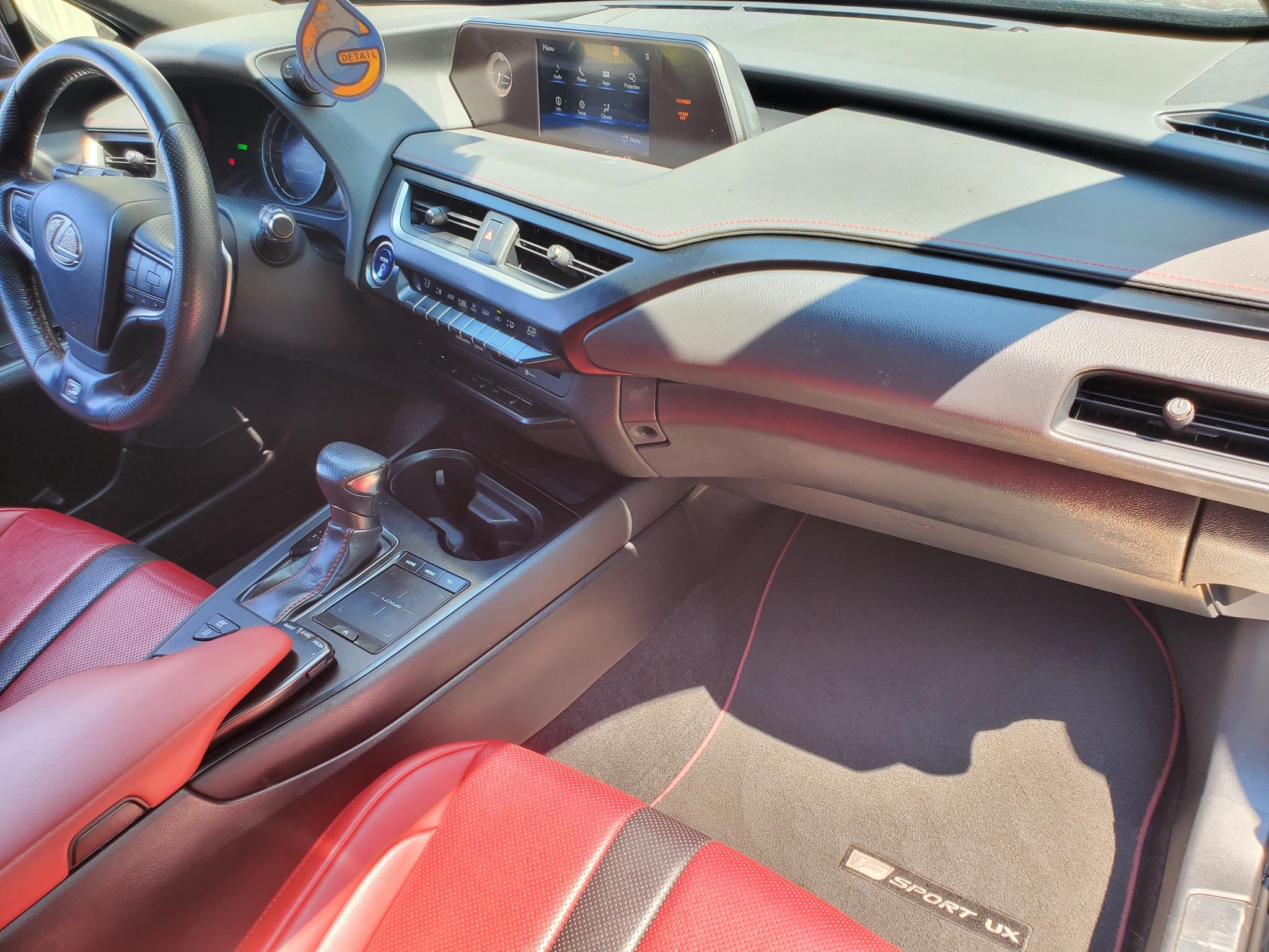 Lexus UX  2019