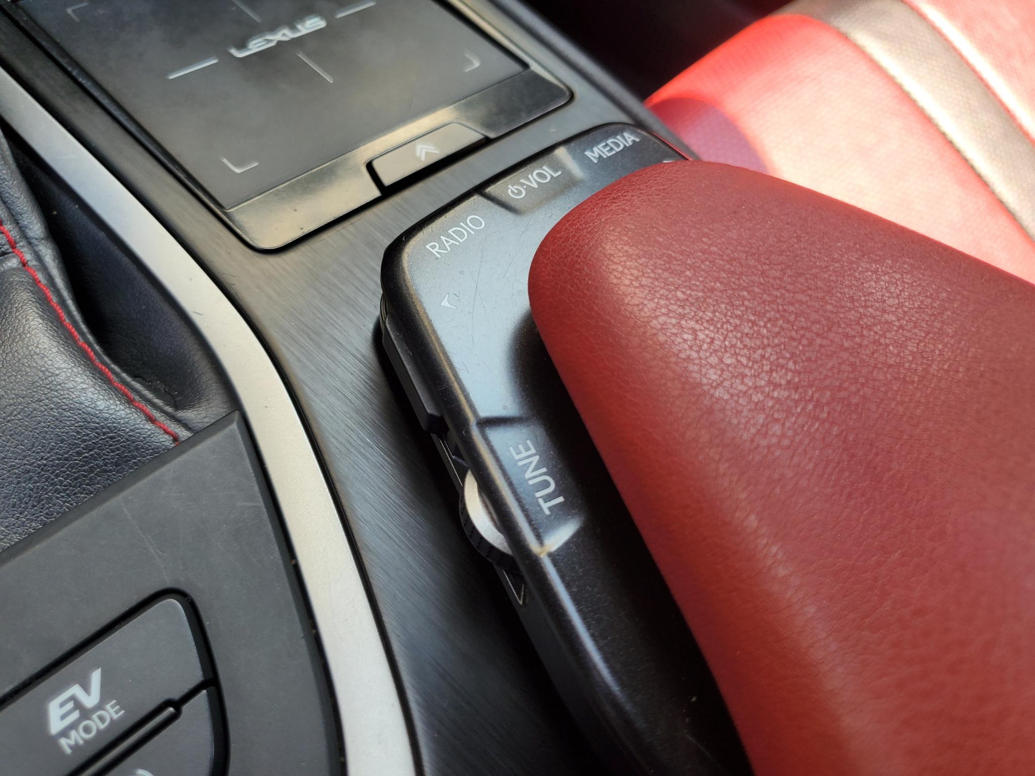 Lexus UX  2019