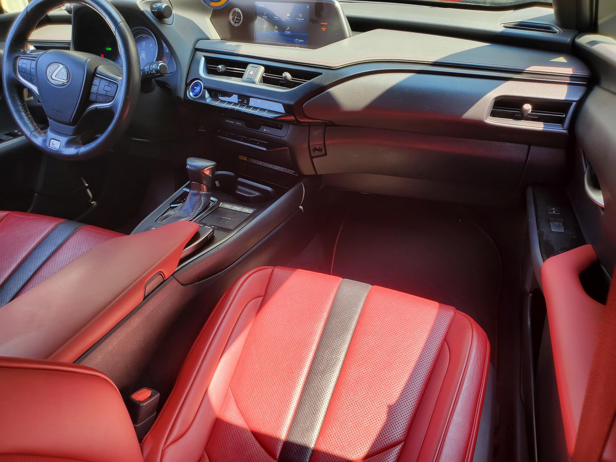 Lexus UX  2019