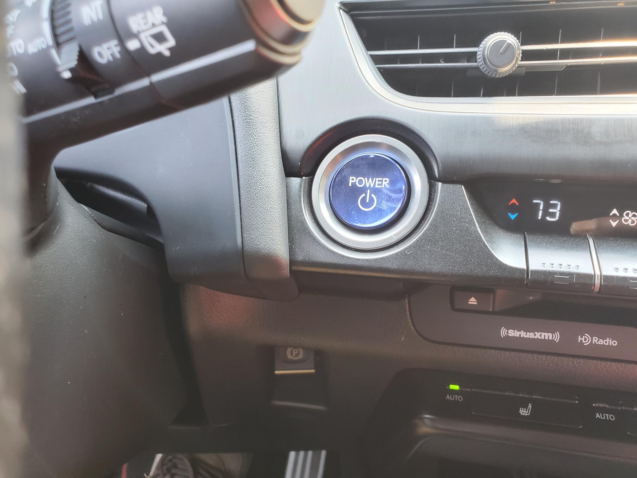 Lexus UX  2019