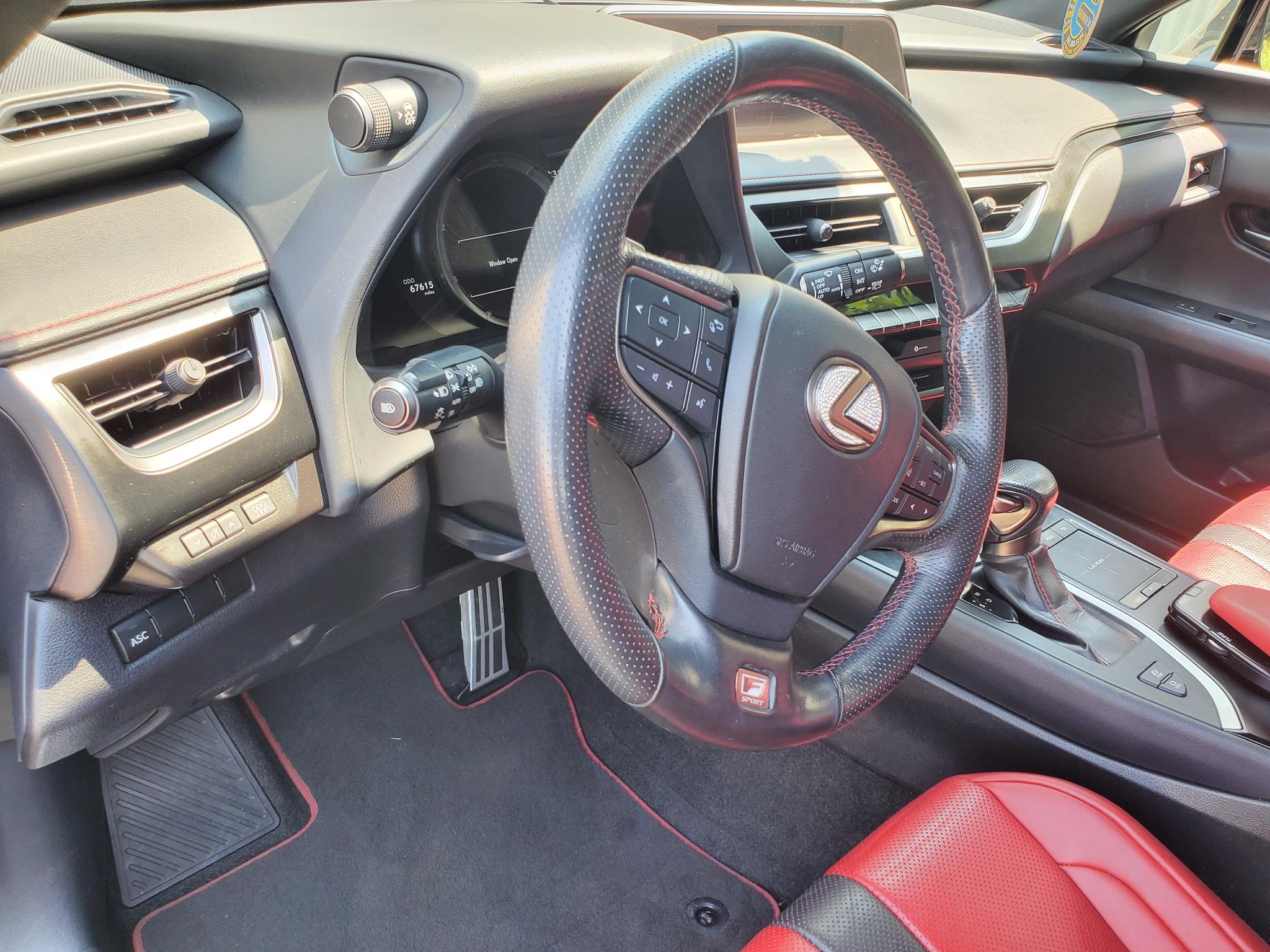 Lexus UX  2019