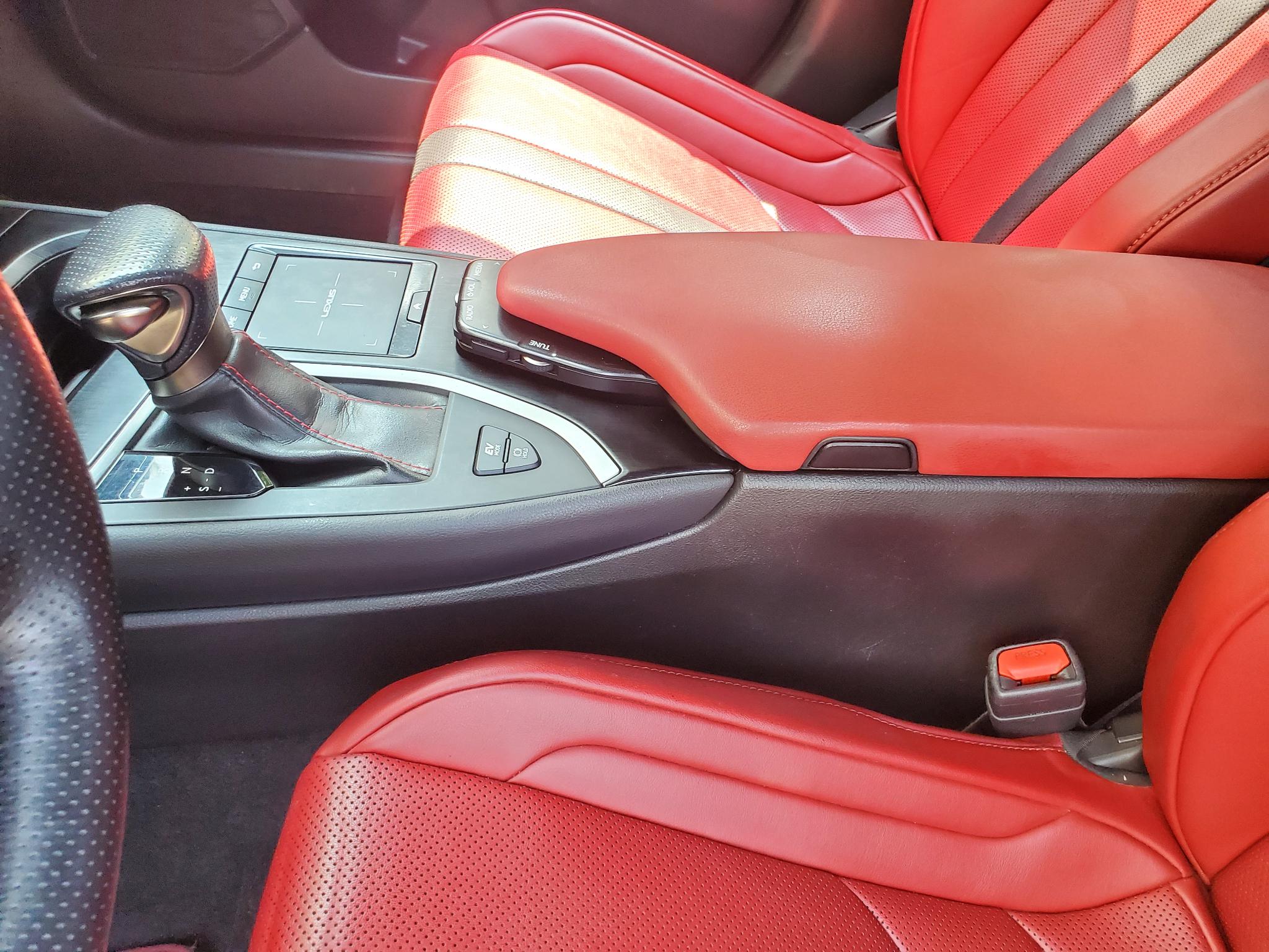 Lexus UX  2019