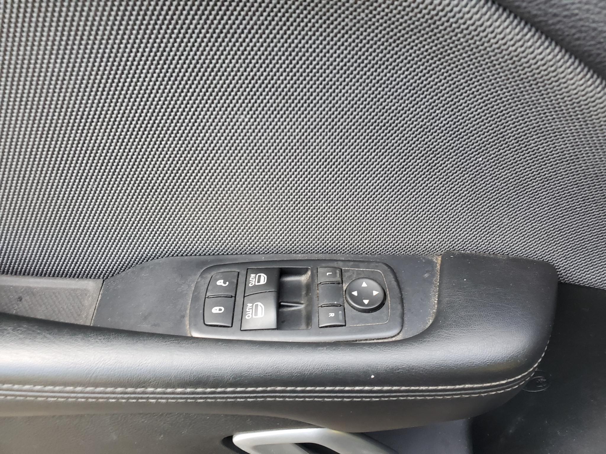 Dodge Challenger 2dr Cpe SXT 2016