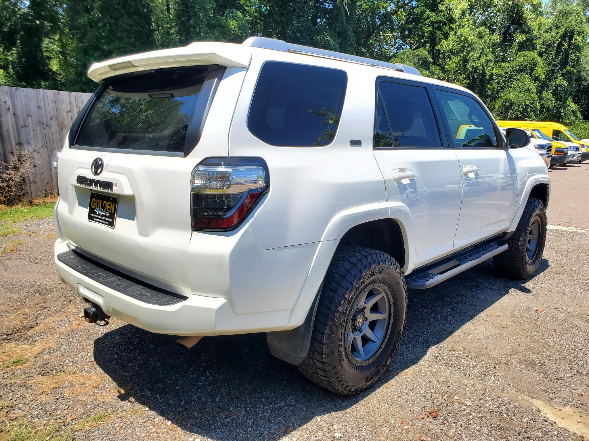 Toyota 4Runner RWD 4dr V6 SR5 (Natl) 2015