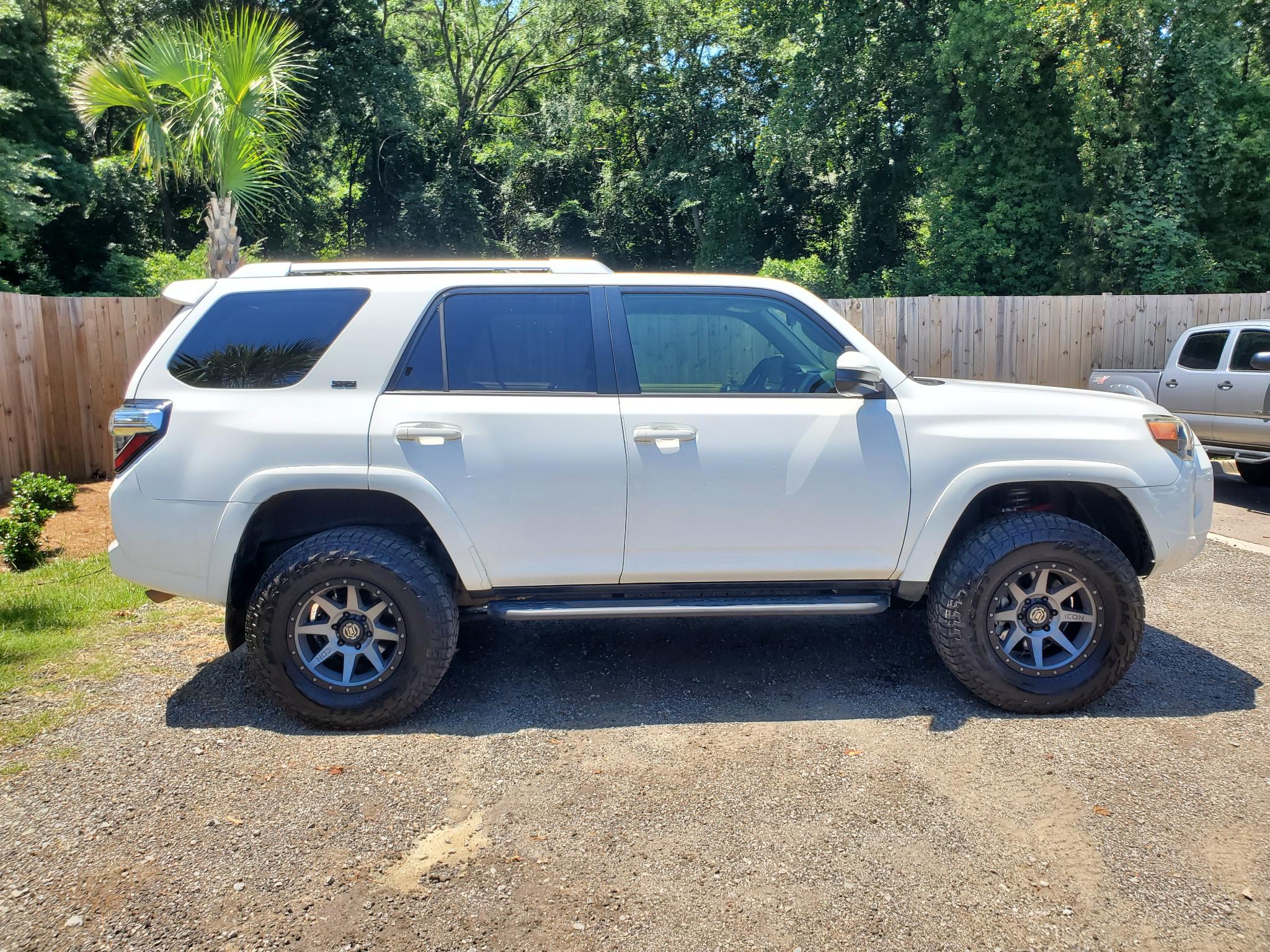 Toyota 4Runner RWD 4dr V6 SR5 (Natl) 2015