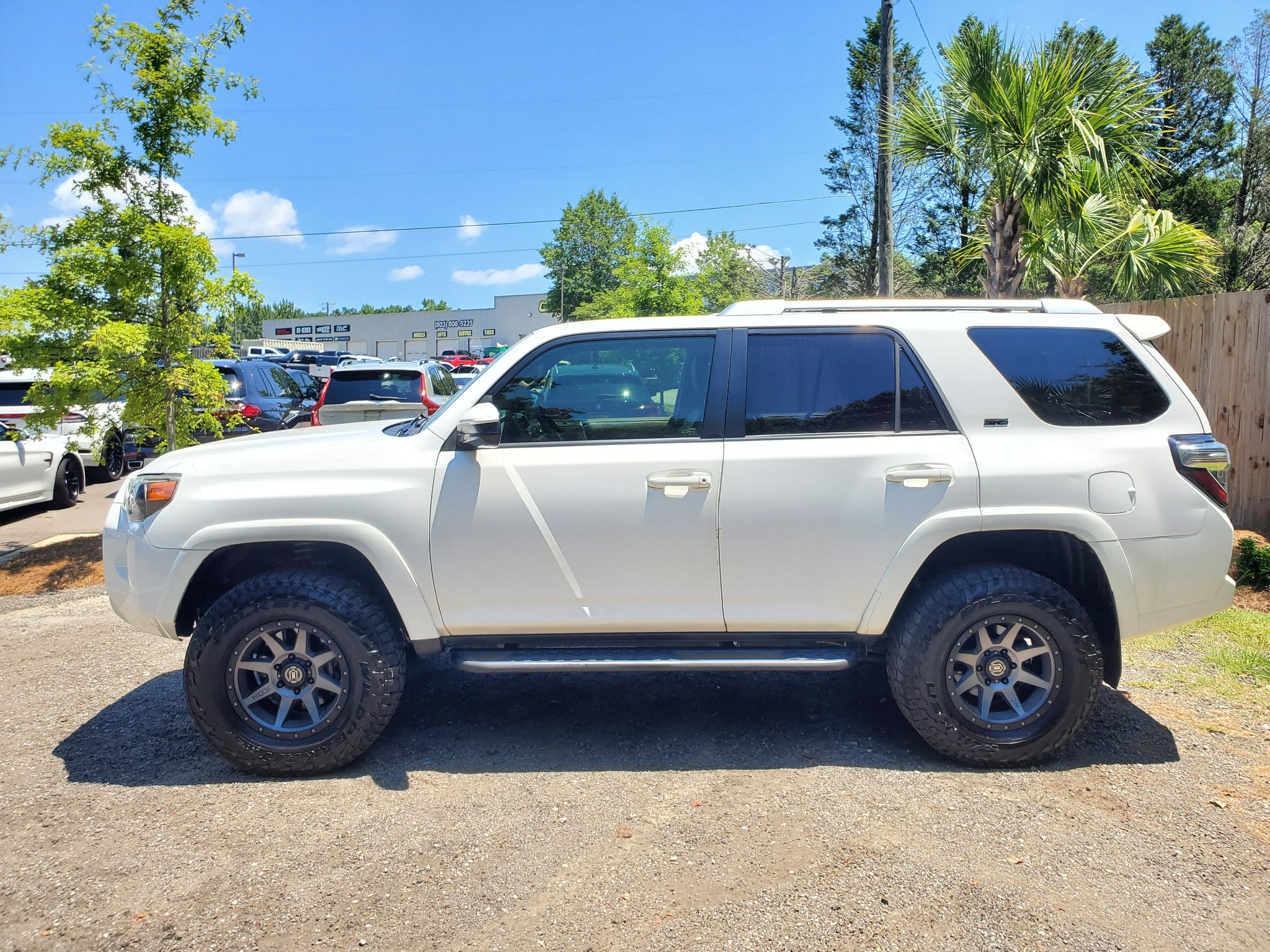 Toyota 4Runner RWD 4dr V6 SR5 (Natl) 2015