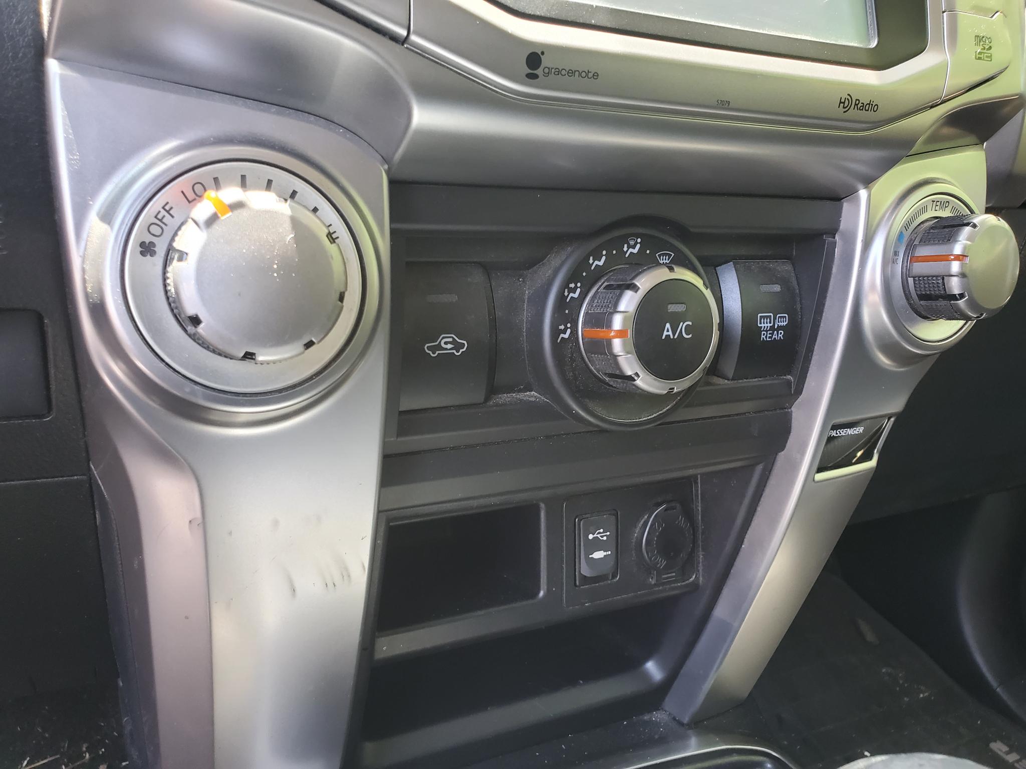 Toyota 4Runner RWD 4dr V6 SR5 (Natl) 2015