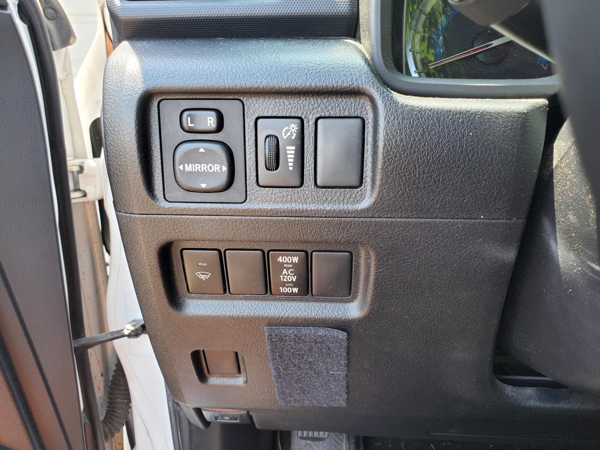 Toyota 4Runner RWD 4dr V6 SR5 (Natl) 2015