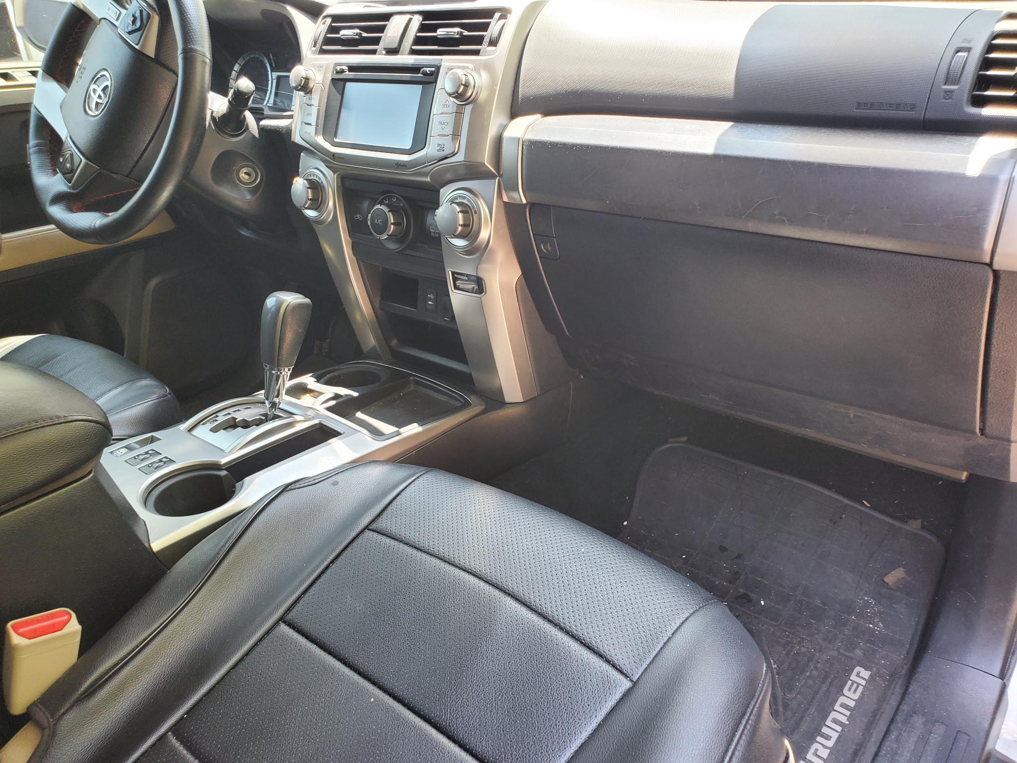 Toyota 4Runner RWD 4dr V6 SR5 (Natl) 2015