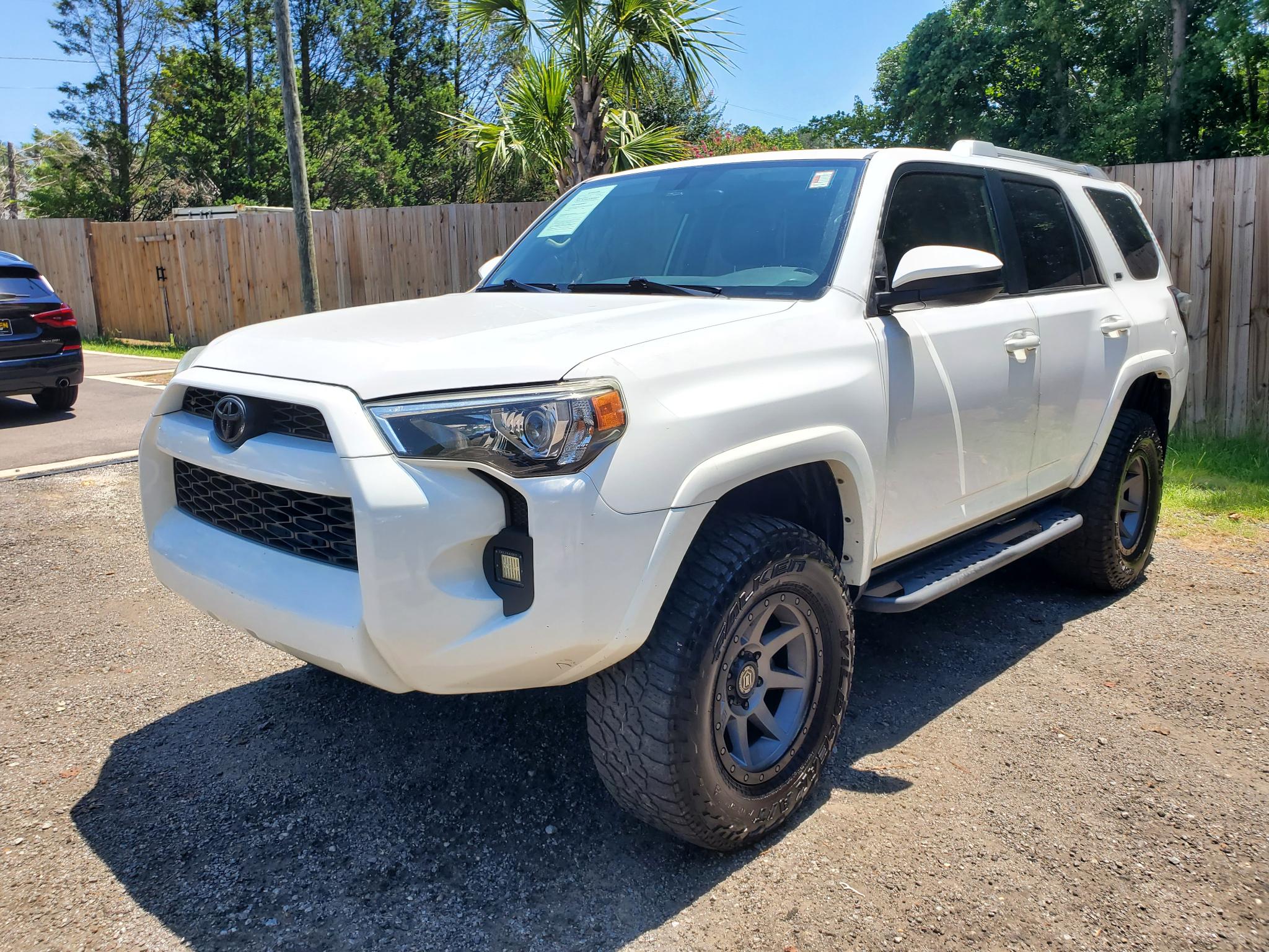 Toyota 4Runner RWD 4dr V6 SR5 (Natl) 2015