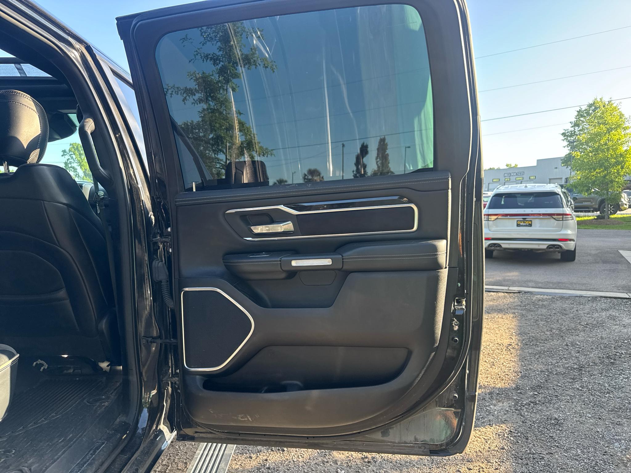 RAM 1500 Laramie 4x4 Crew Cab 5'7" Box 2019