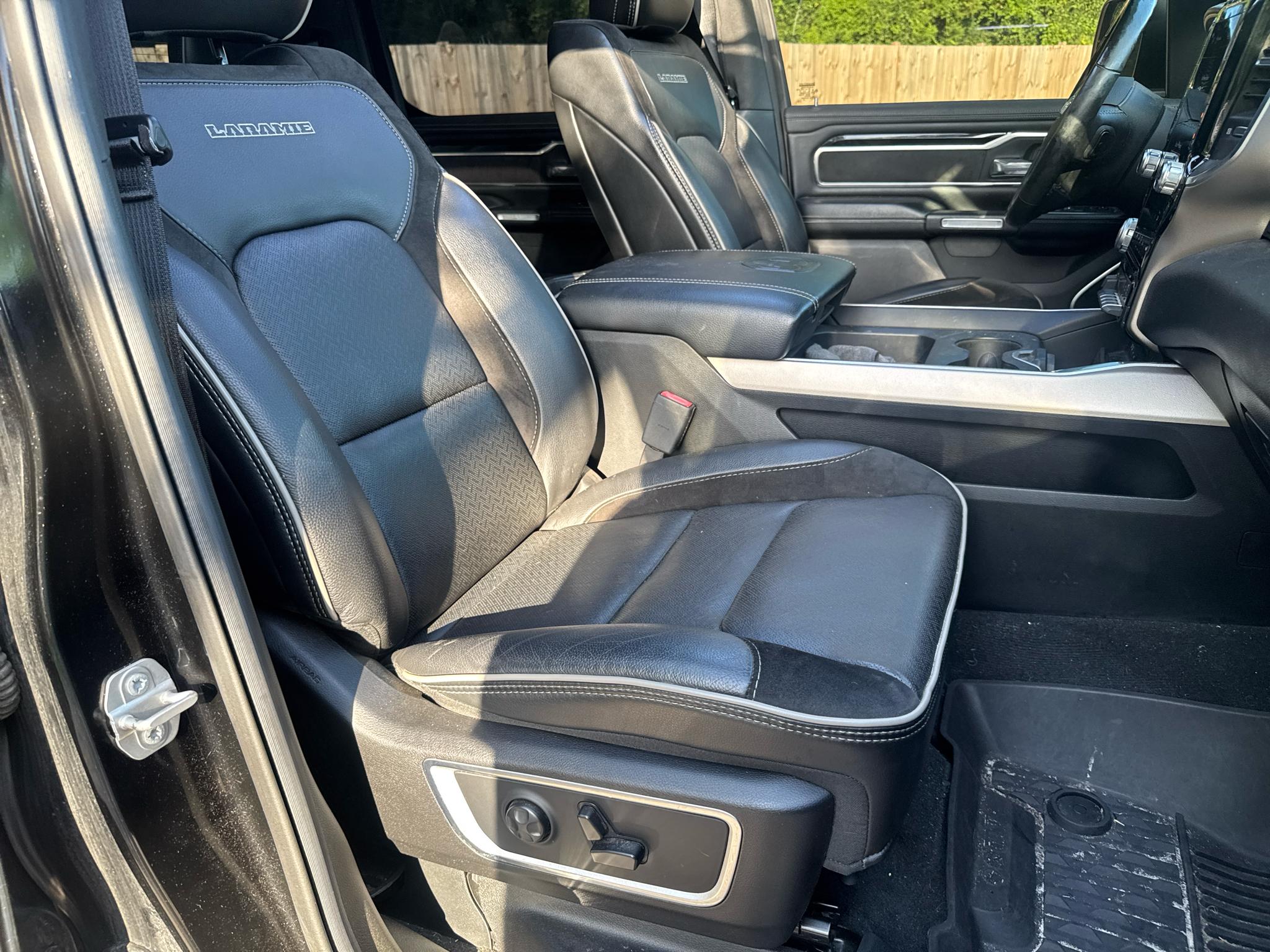 RAM 1500 Laramie 4x4 Crew Cab 5'7" Box 2019