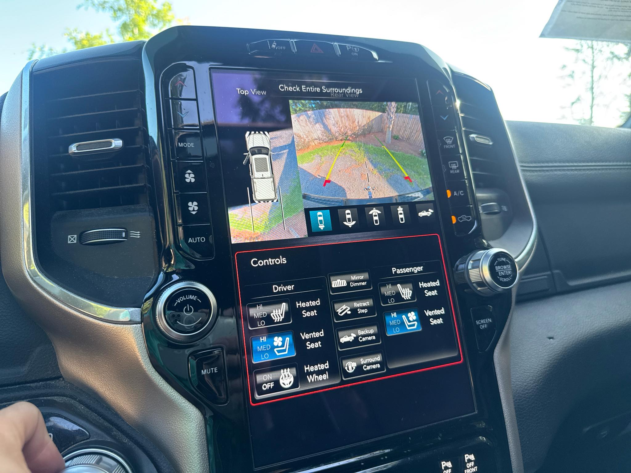RAM 1500 Laramie 4x4 Crew Cab 5'7" Box 2019