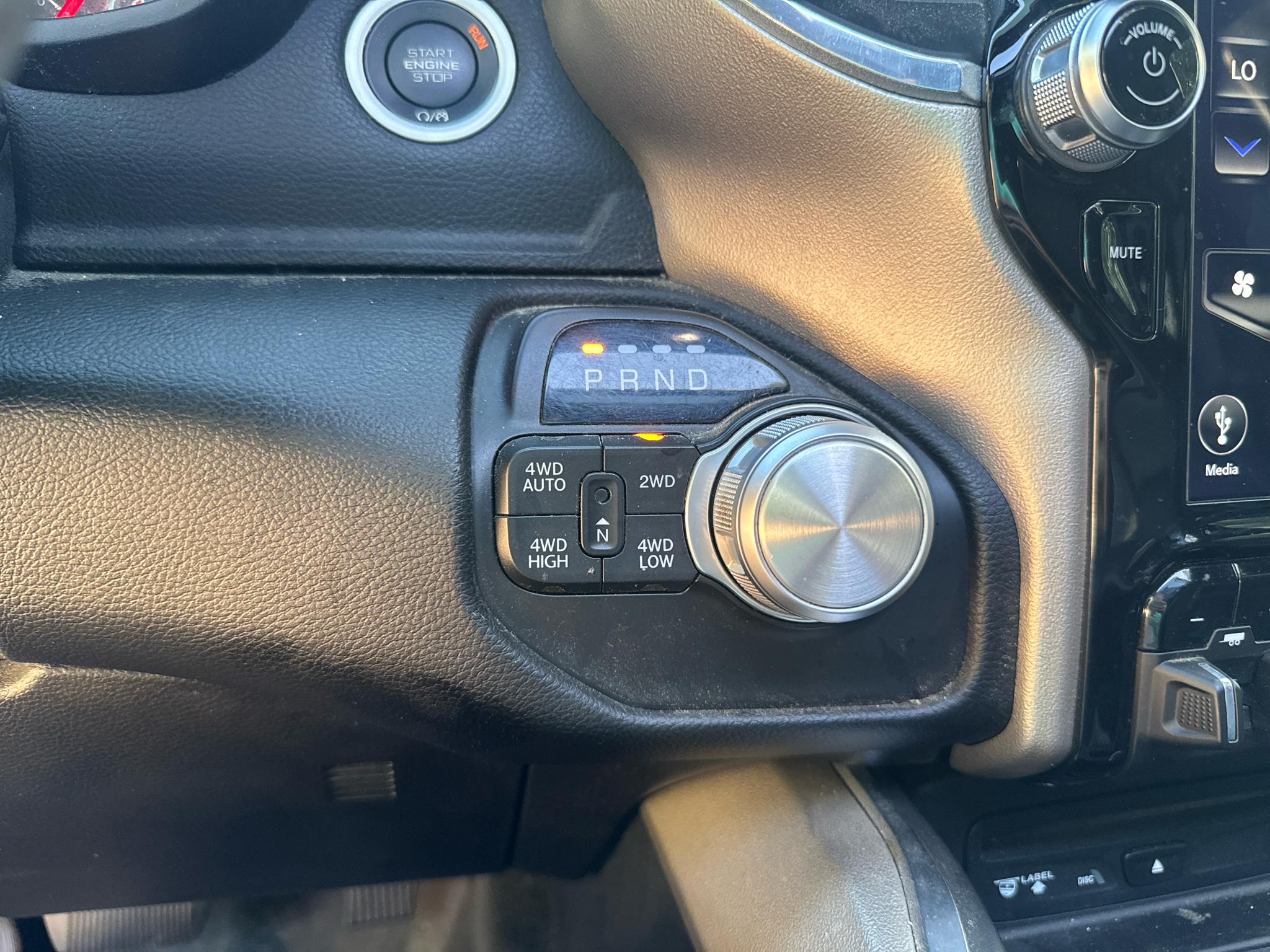 RAM 1500 Laramie 4x4 Crew Cab 5'7" Box 2019