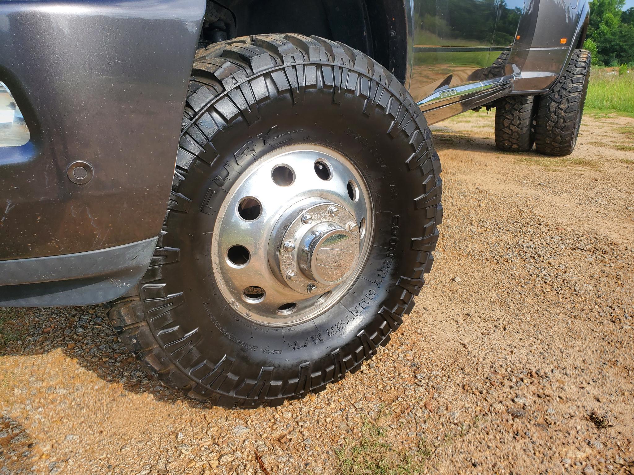 RAM 3500 Limited 4x4 Mega Cab 6'4" Box 2017