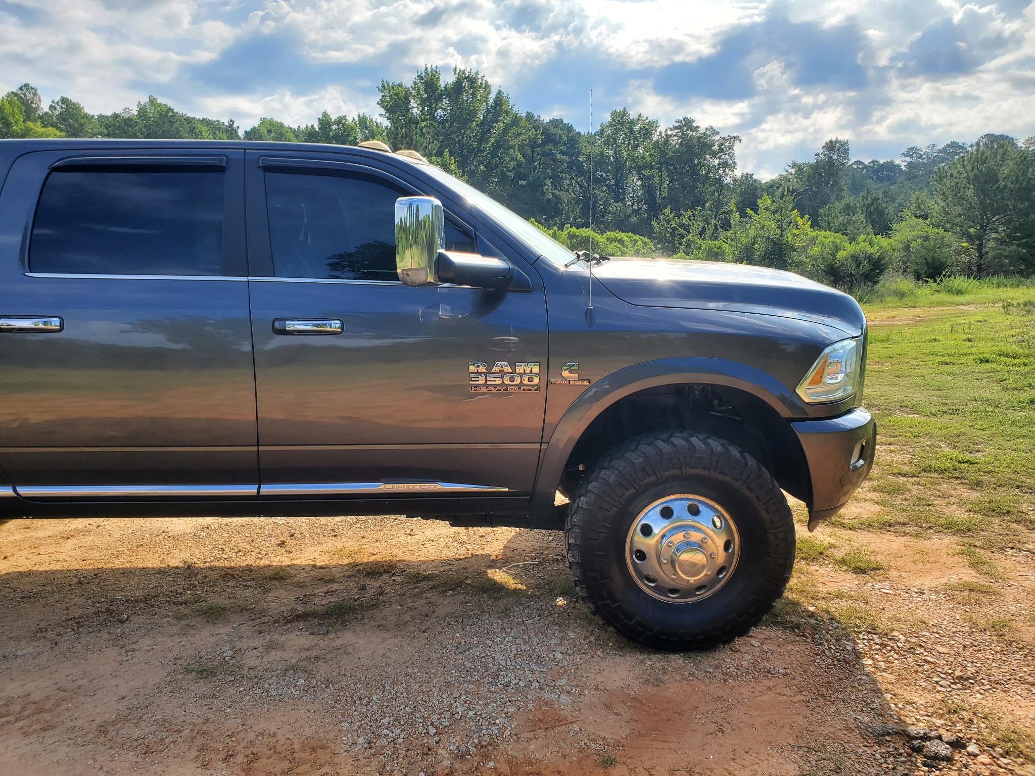 RAM 3500 Limited 4x4 Mega Cab 6'4" Box 2017