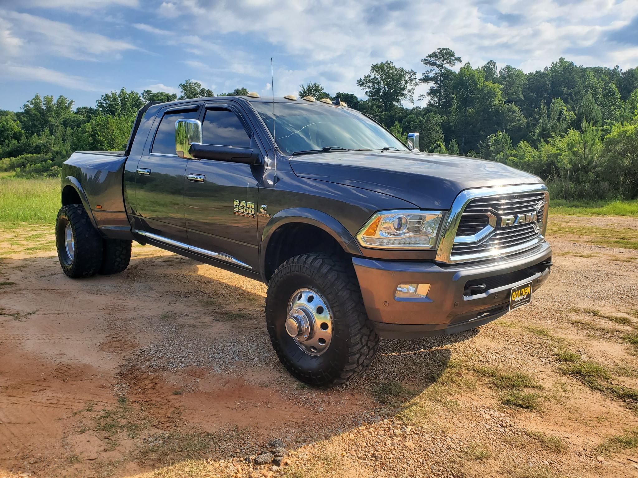 RAM 3500 Limited 4x4 Mega Cab 6'4" Box 2017