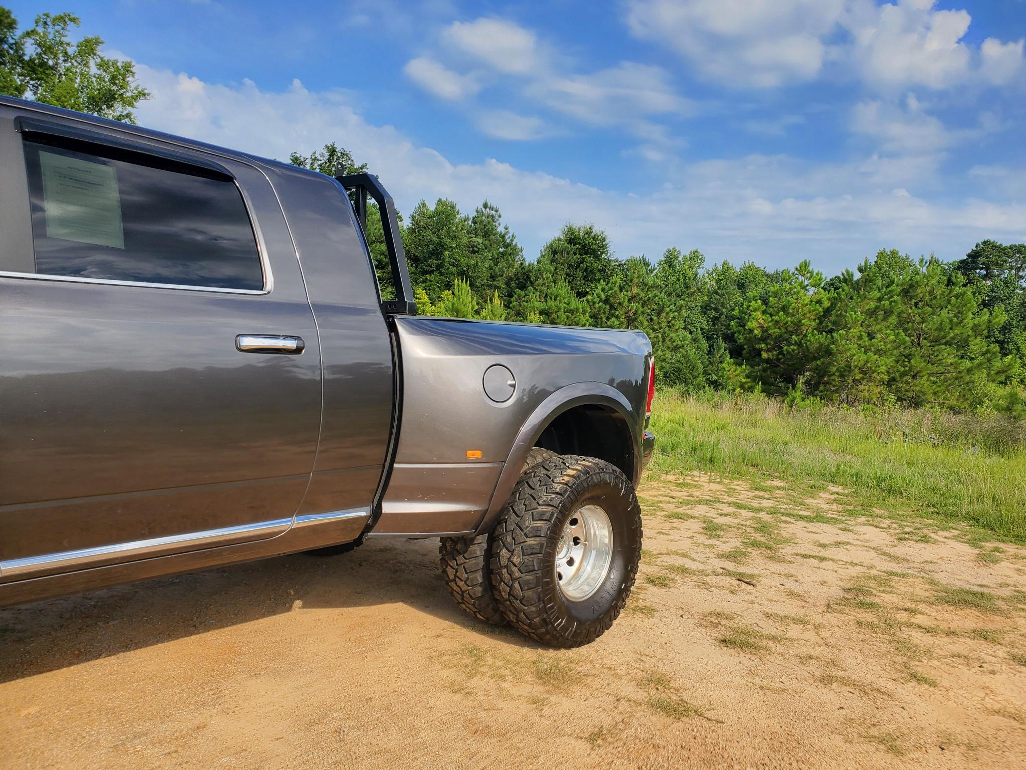 RAM 3500 Limited 4x4 Mega Cab 6'4" Box 2017