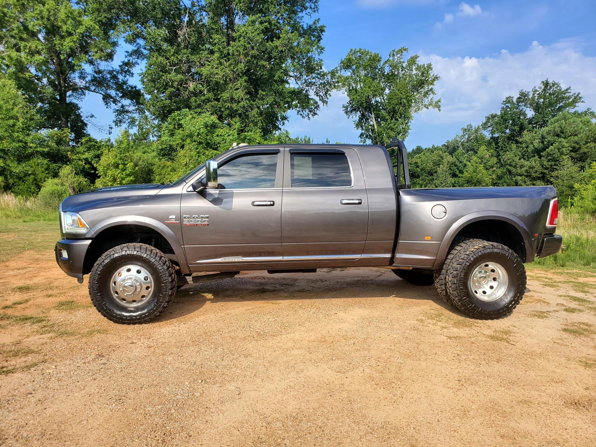 RAM 3500 Limited 4x4 Mega Cab 6'4" Box 2017