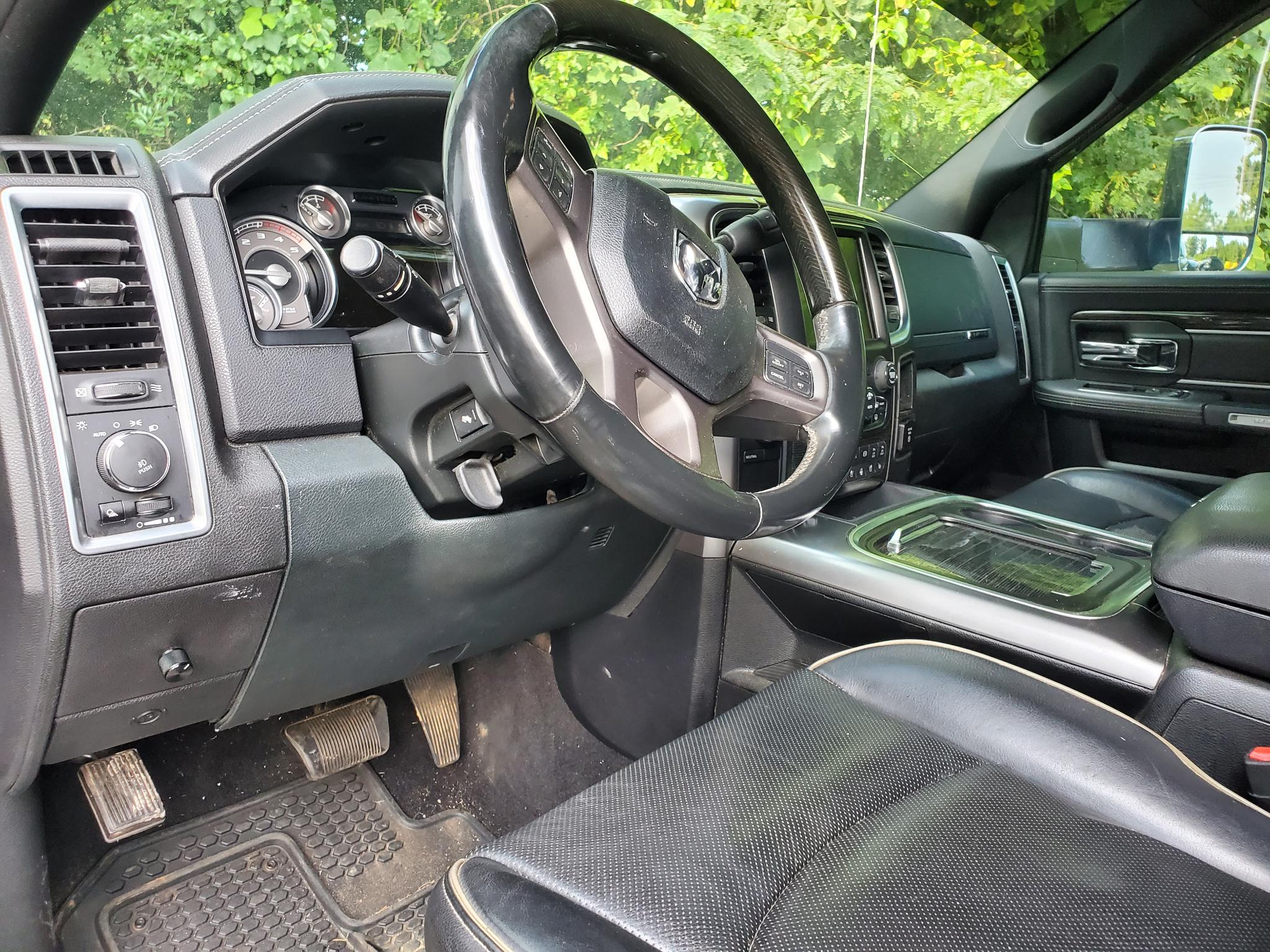 RAM 3500 Limited 4x4 Mega Cab 6'4" Box 2017