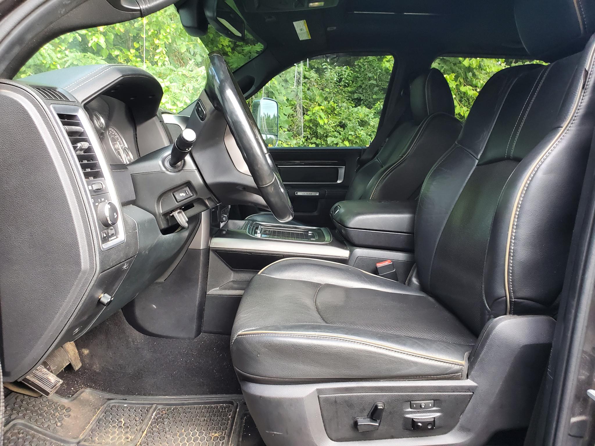 RAM 3500 Limited 4x4 Mega Cab 6'4" Box 2017