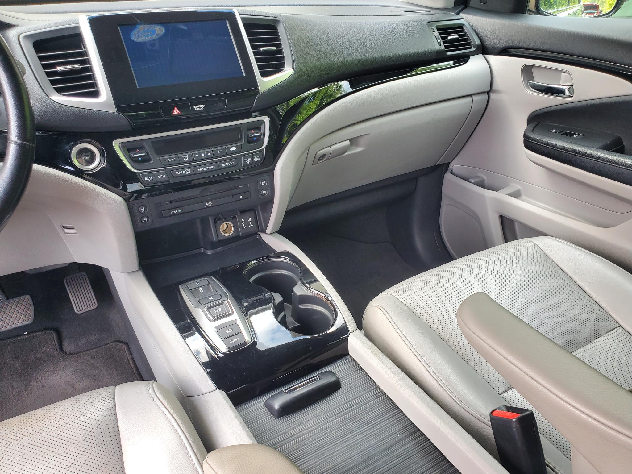 Honda Pilot AWD 4dr Elite w/RES & Navi 2016