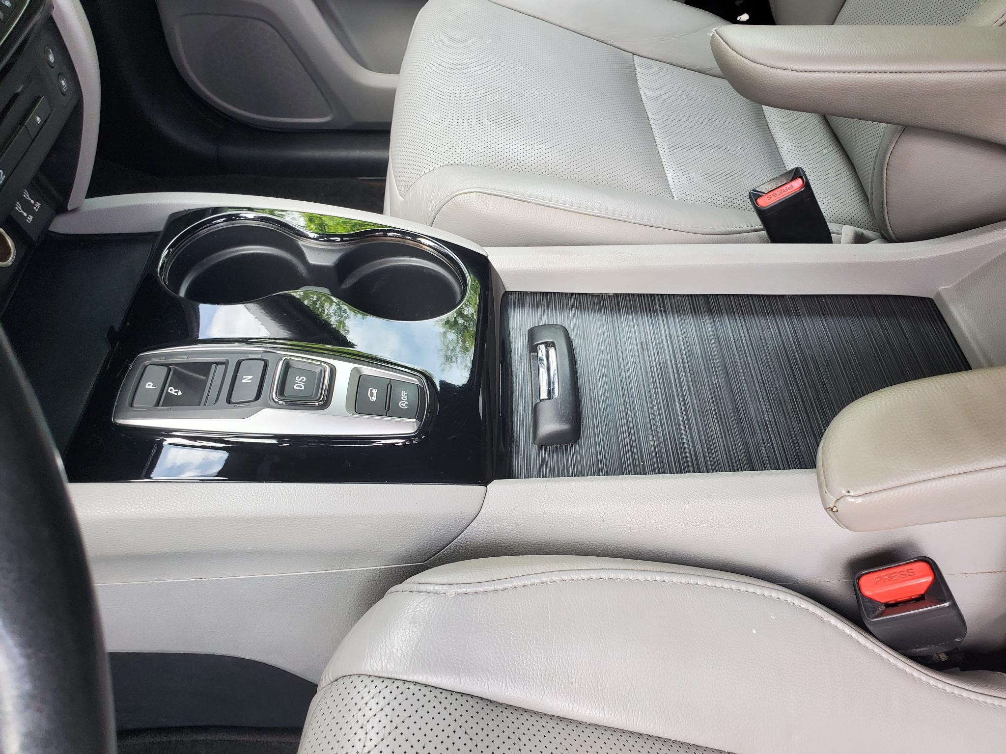 Honda Pilot AWD 4dr Elite w/RES & Navi 2016