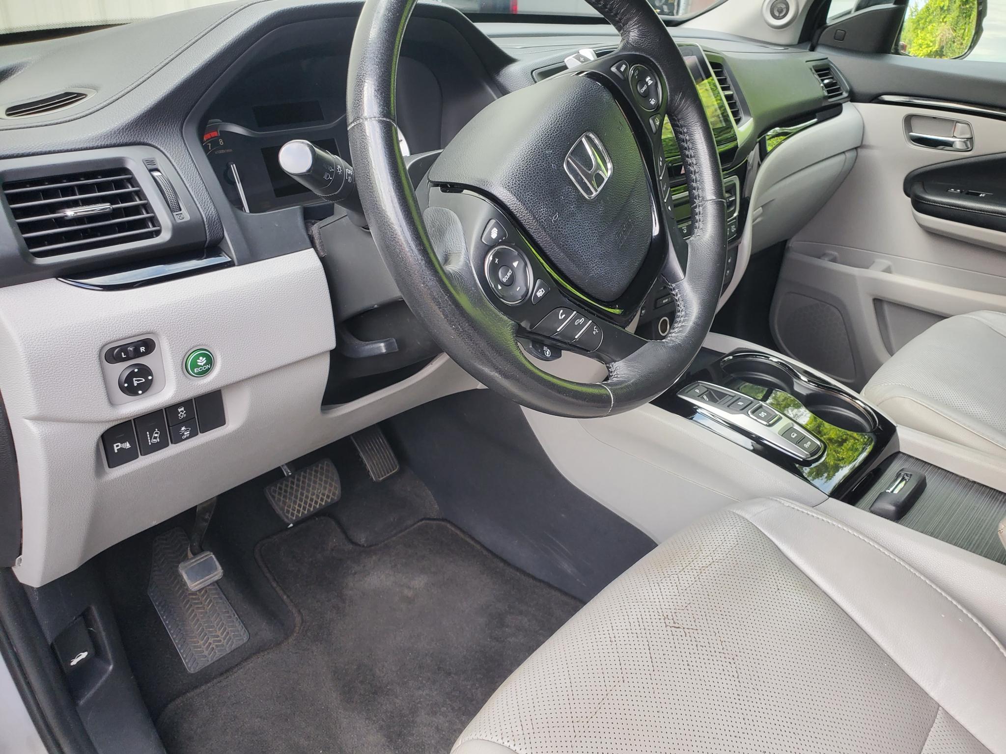 Honda Pilot AWD 4dr Elite w/RES & Navi 2016