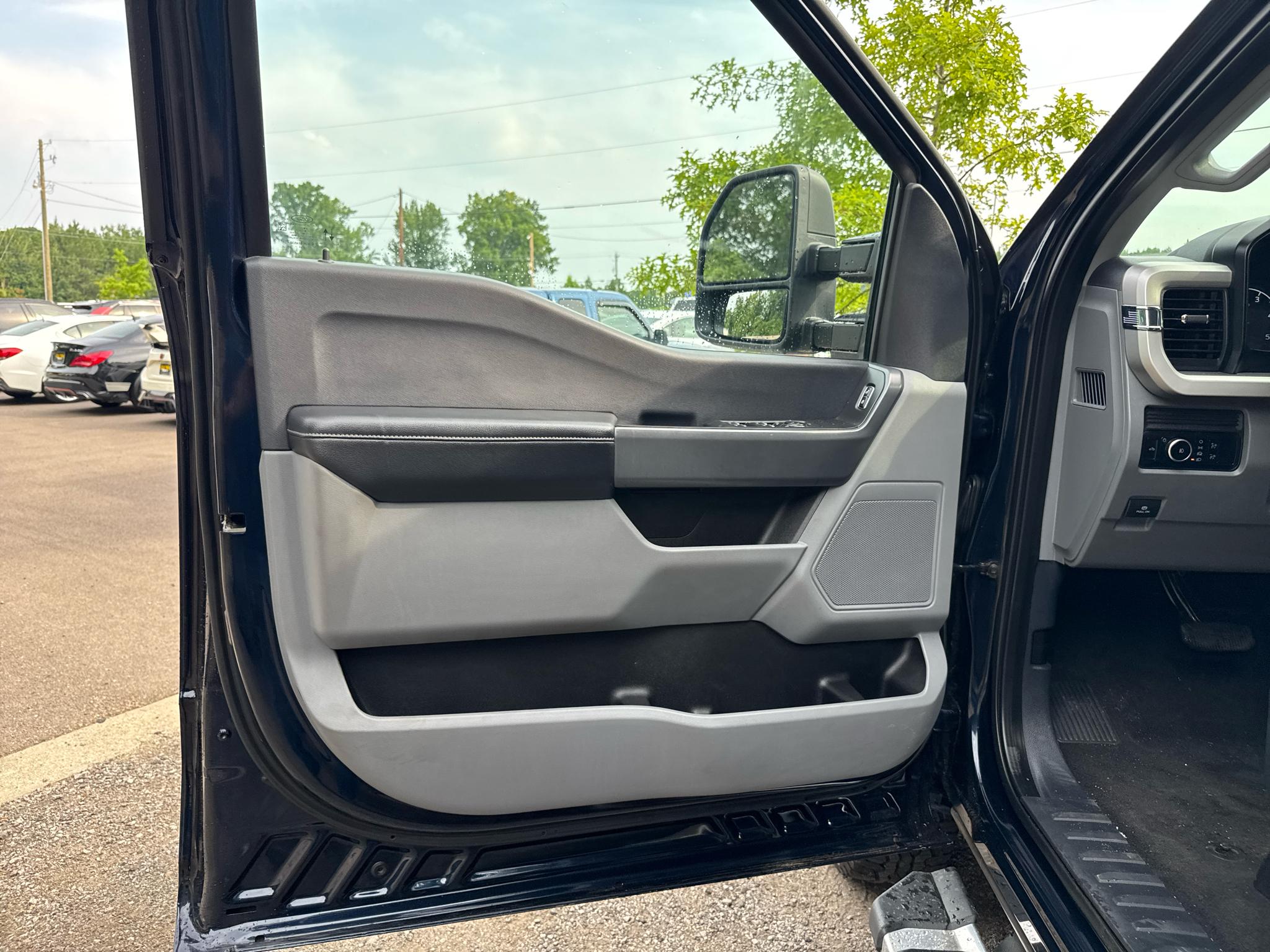 Ford Super Duty F-350 DRW  2024