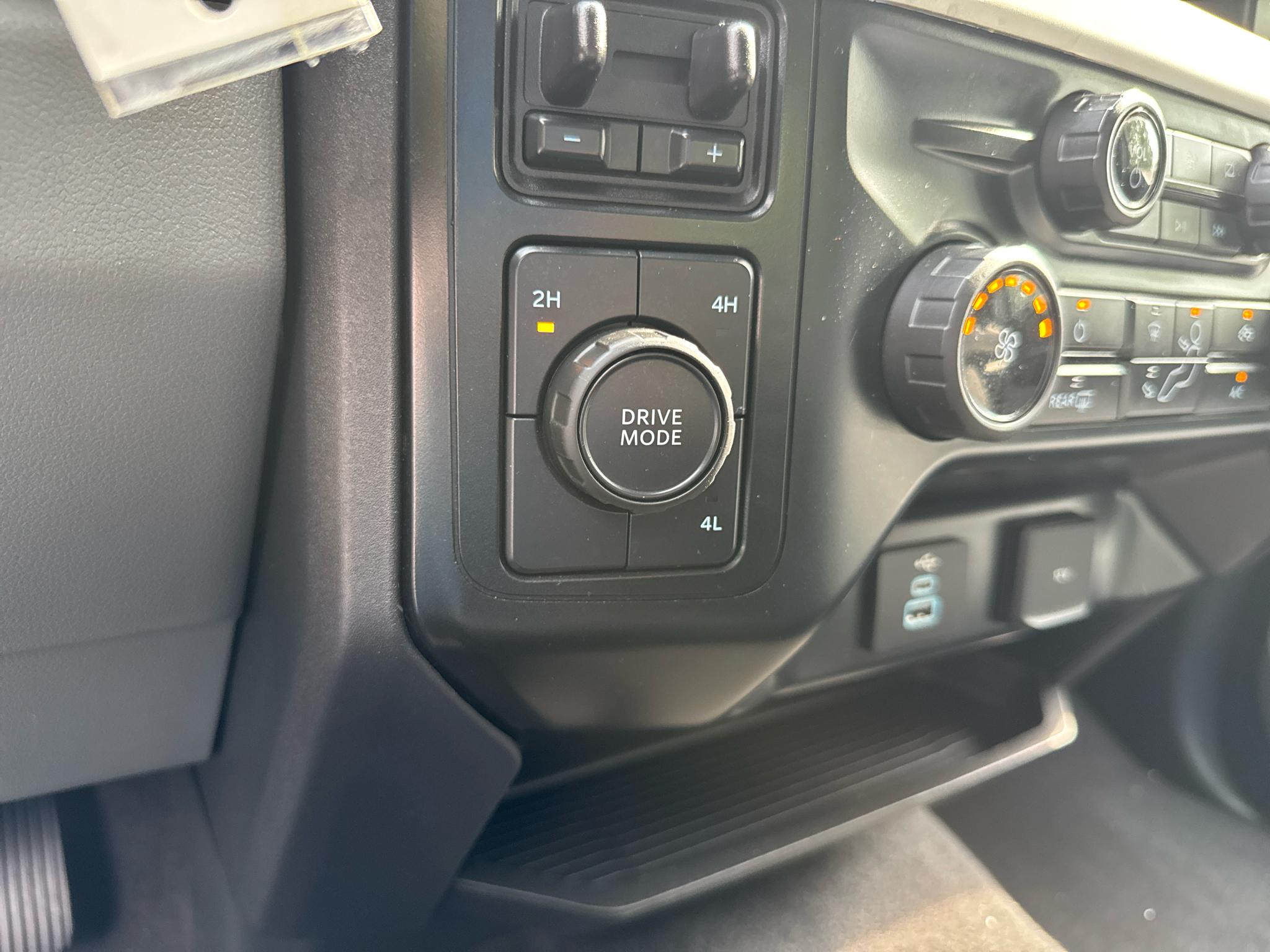 Ford Super Duty F-350 DRW  2024