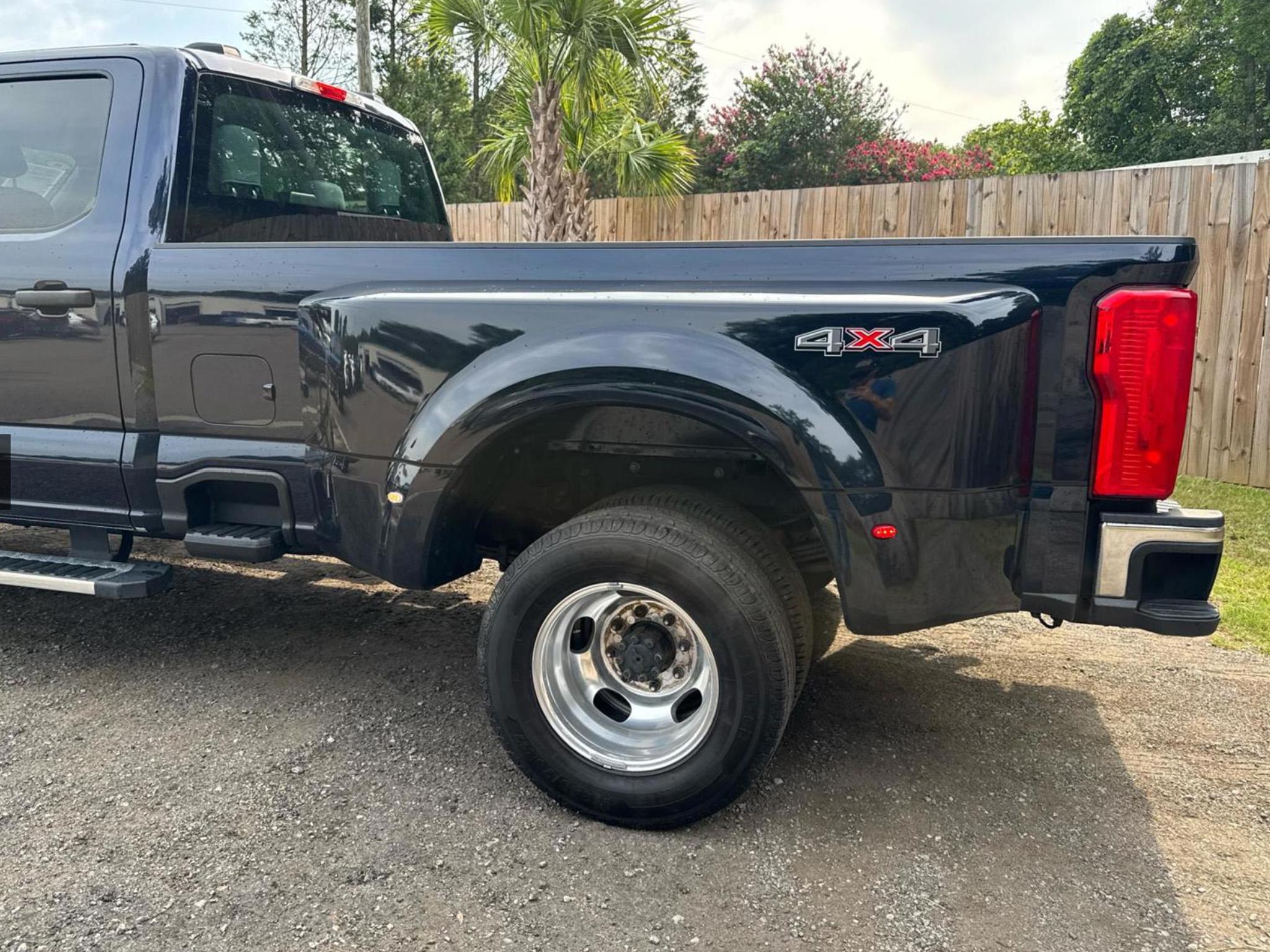 Ford Super Duty F-350 DRW  2024