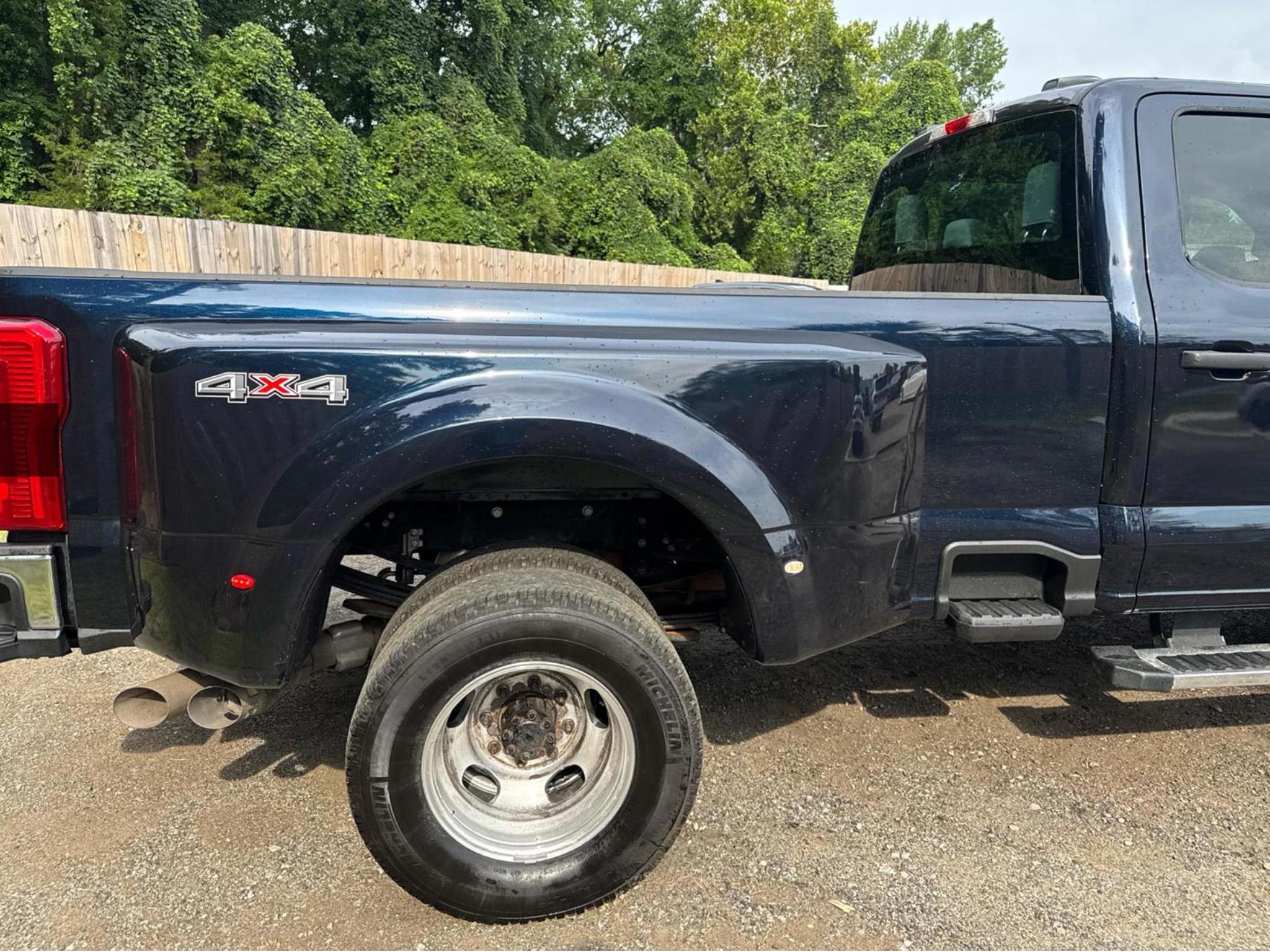 Ford Super Duty F-350 DRW  2024